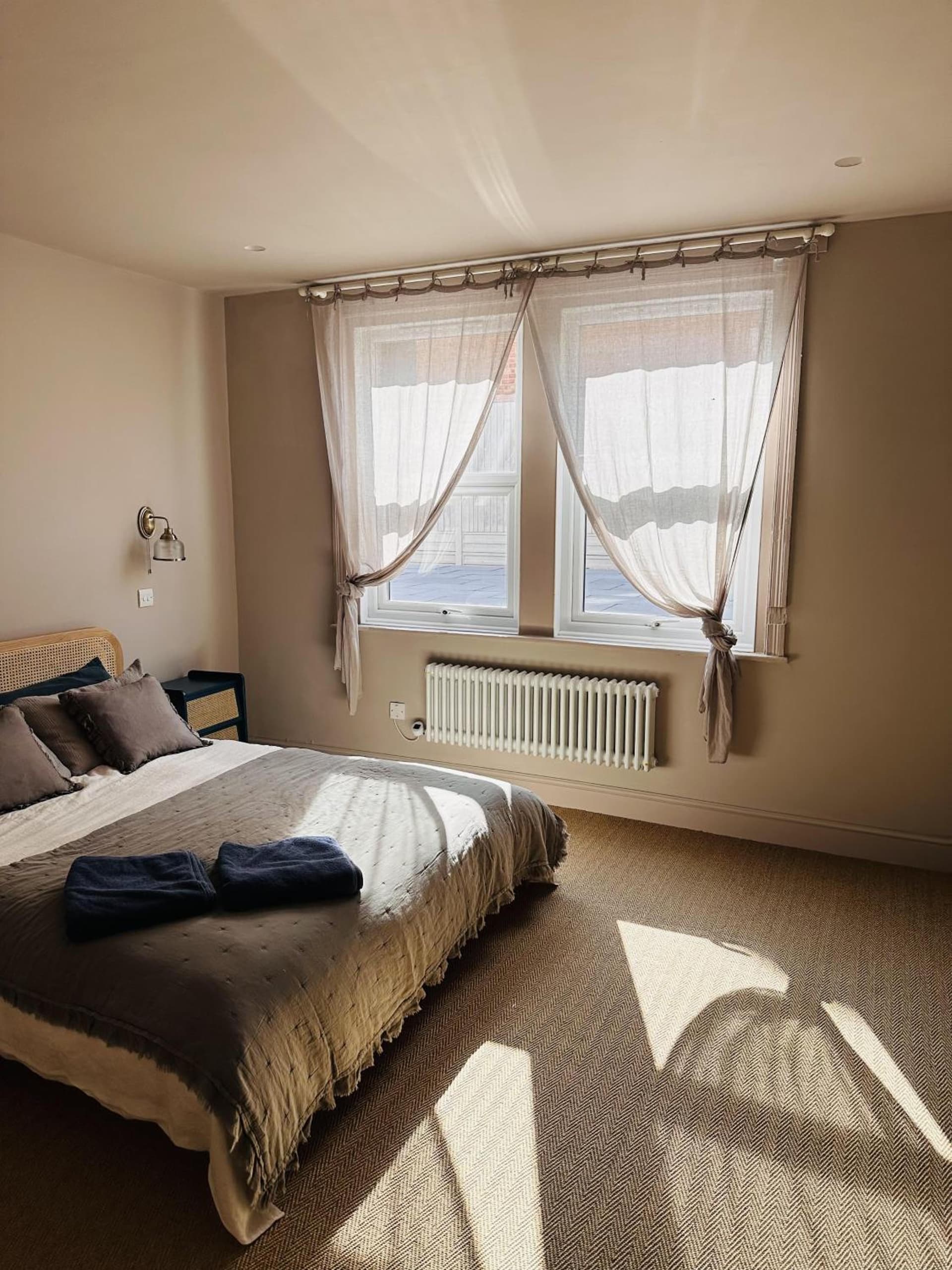 Luxury House sleeps 14 with Secret Bar near Bath