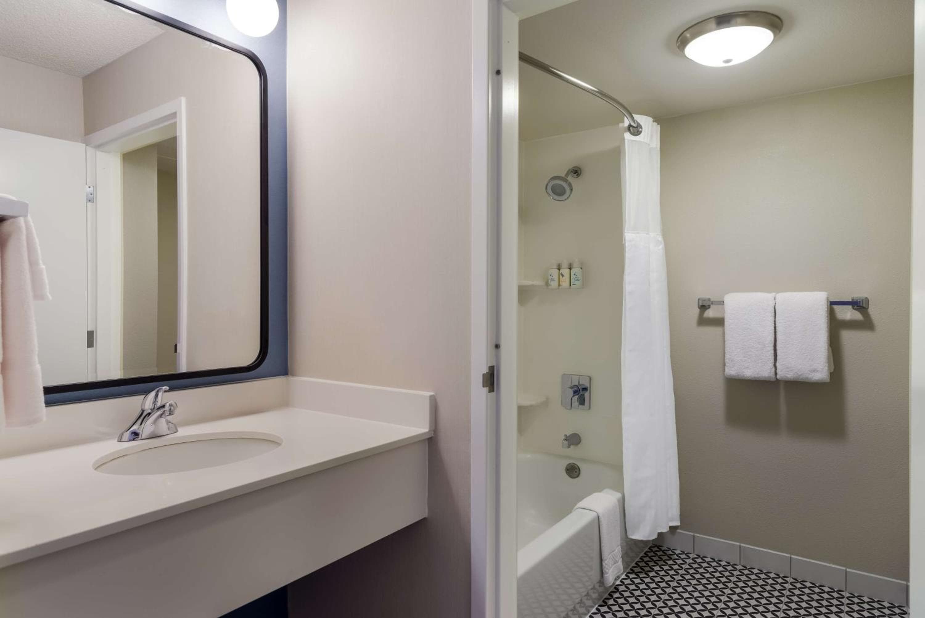 Sonesta Select San Francisco Airport Oyster Point Waterfront