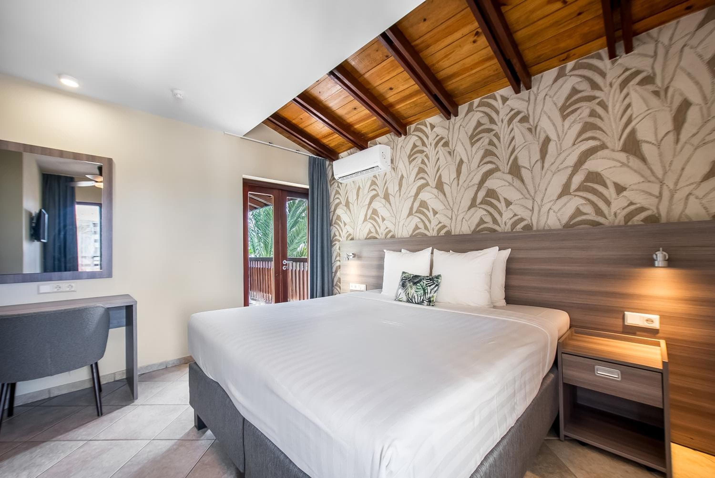 LionsDive Beach Resort