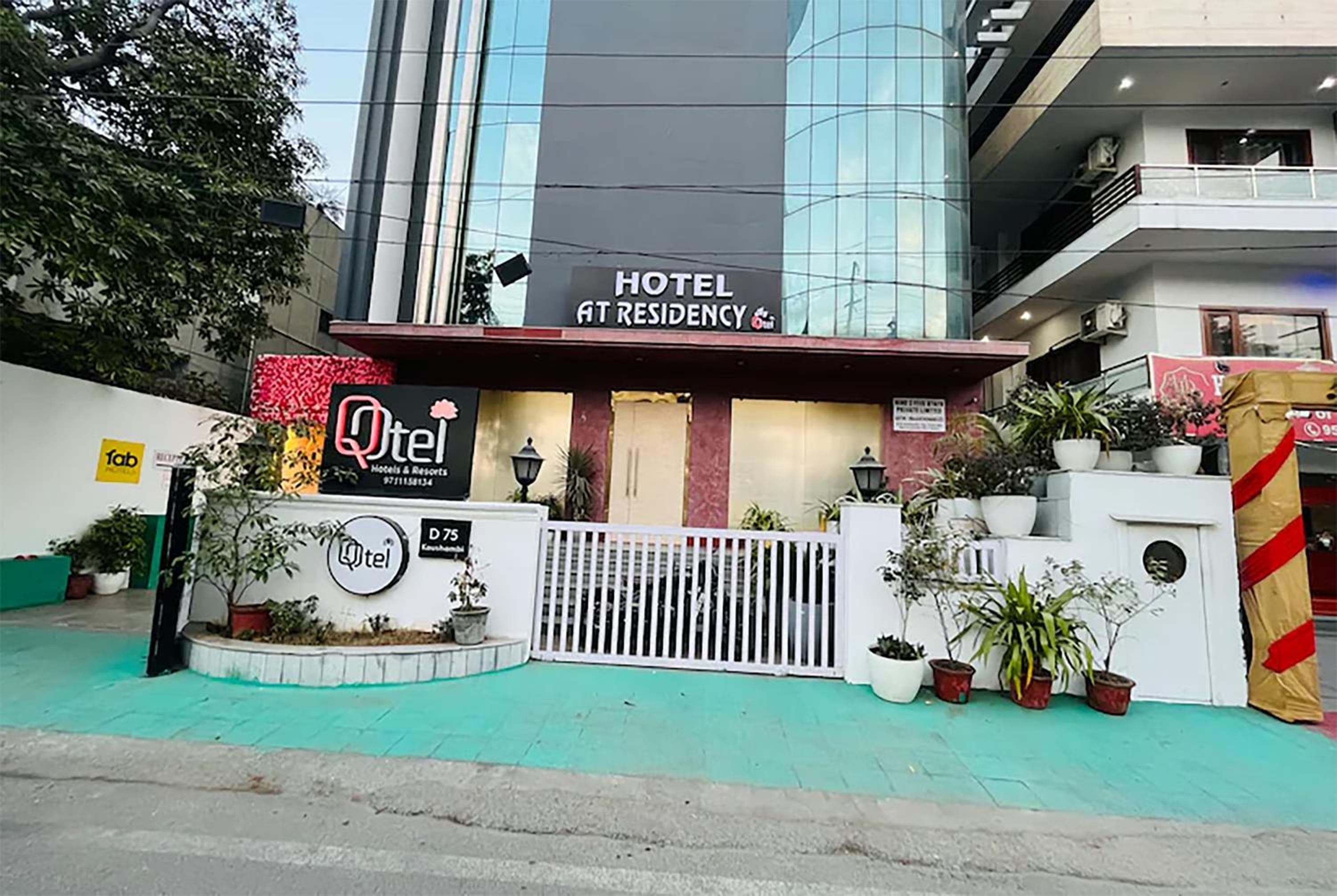 Qotel Comfort AT Residency Kaushambi Anand Vihar