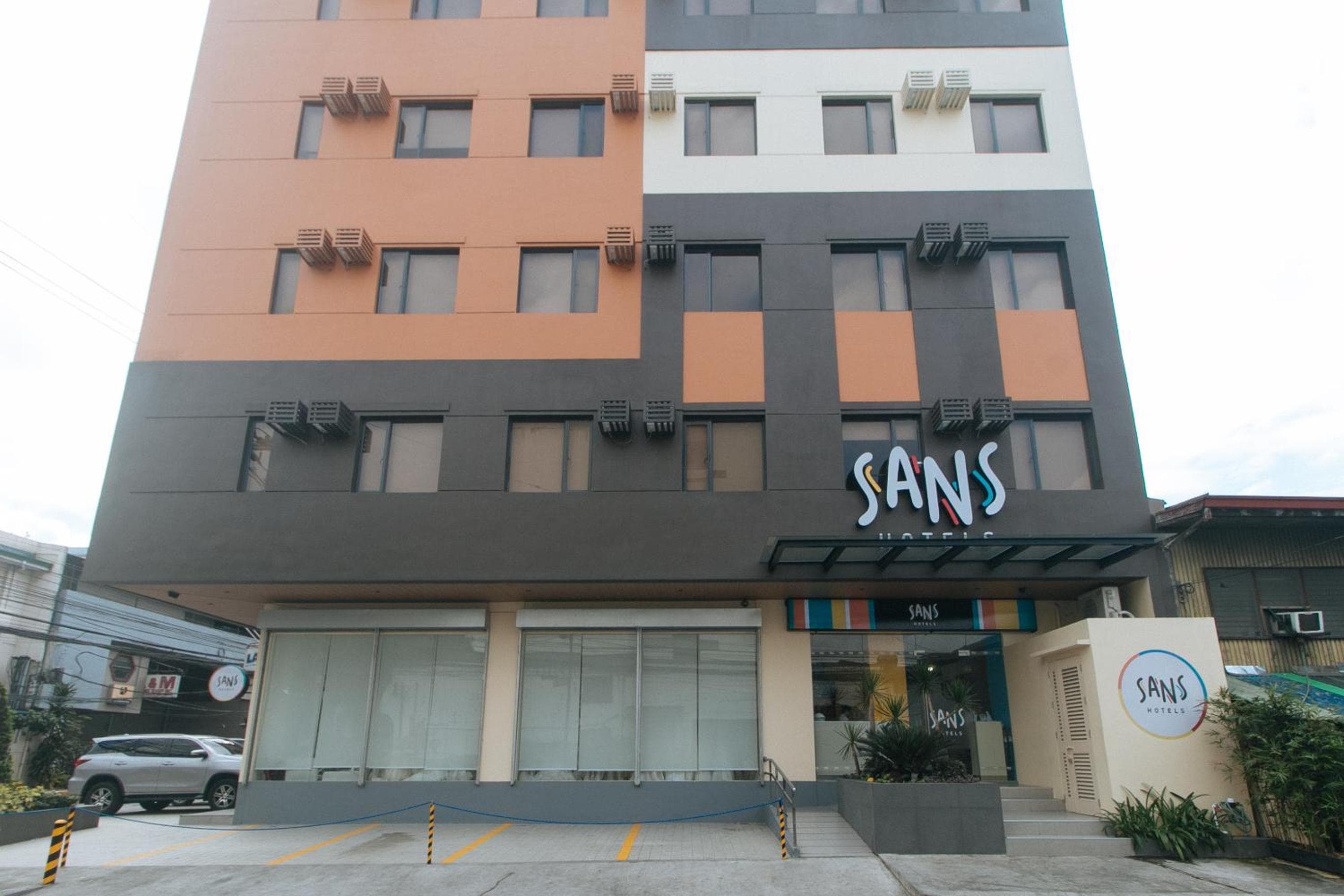 Sans Hotel at One JD Place Makati by RedDoorz