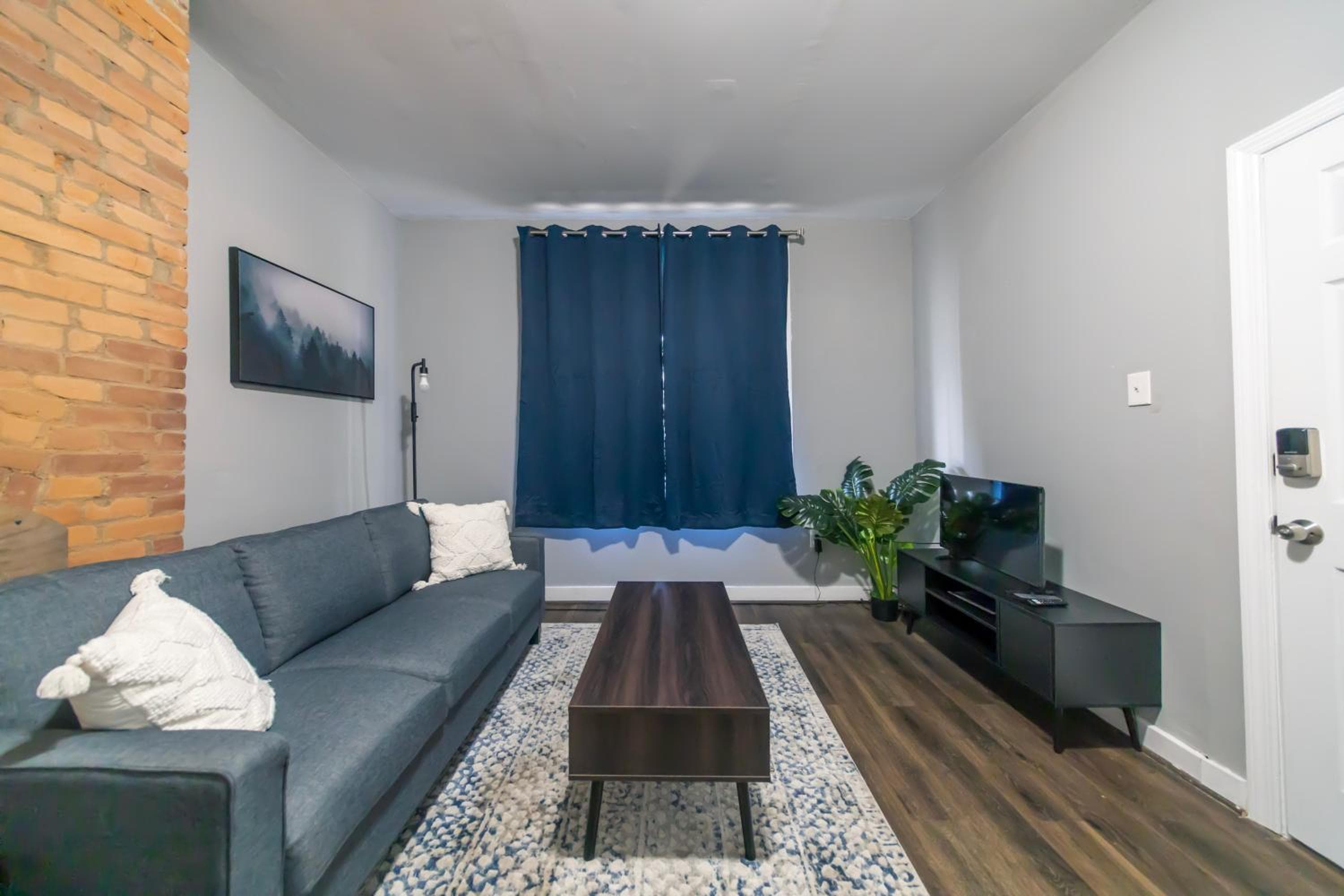 Private 1bdrm Close to Hospitals, Universities and Downtown