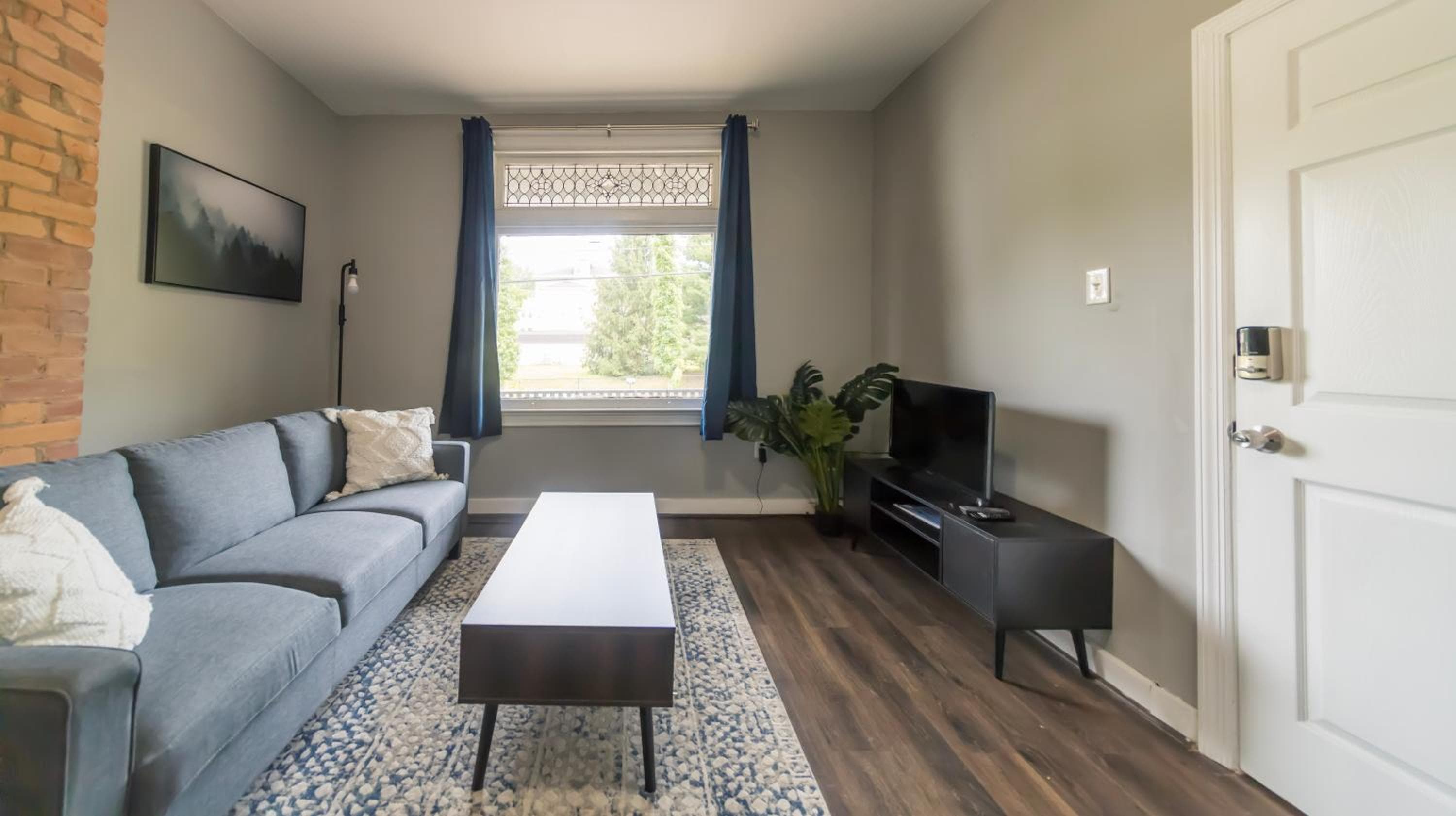 Private 1bdrm Close to Hospitals, Universities and Downtown