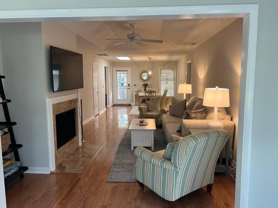 Palmetto Breeze, Golf Course New furniture, carpet