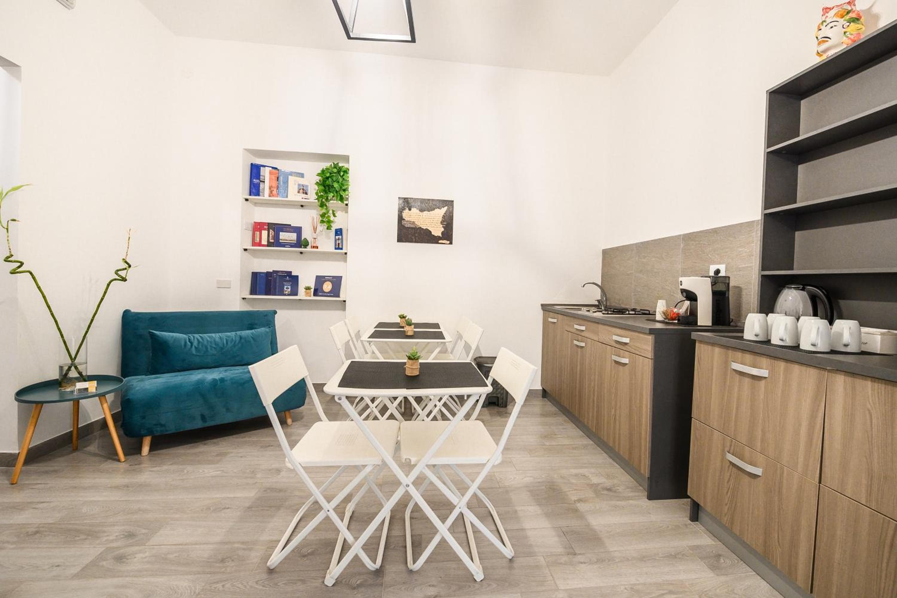 Central New Bazaar Essil Flat with Parking