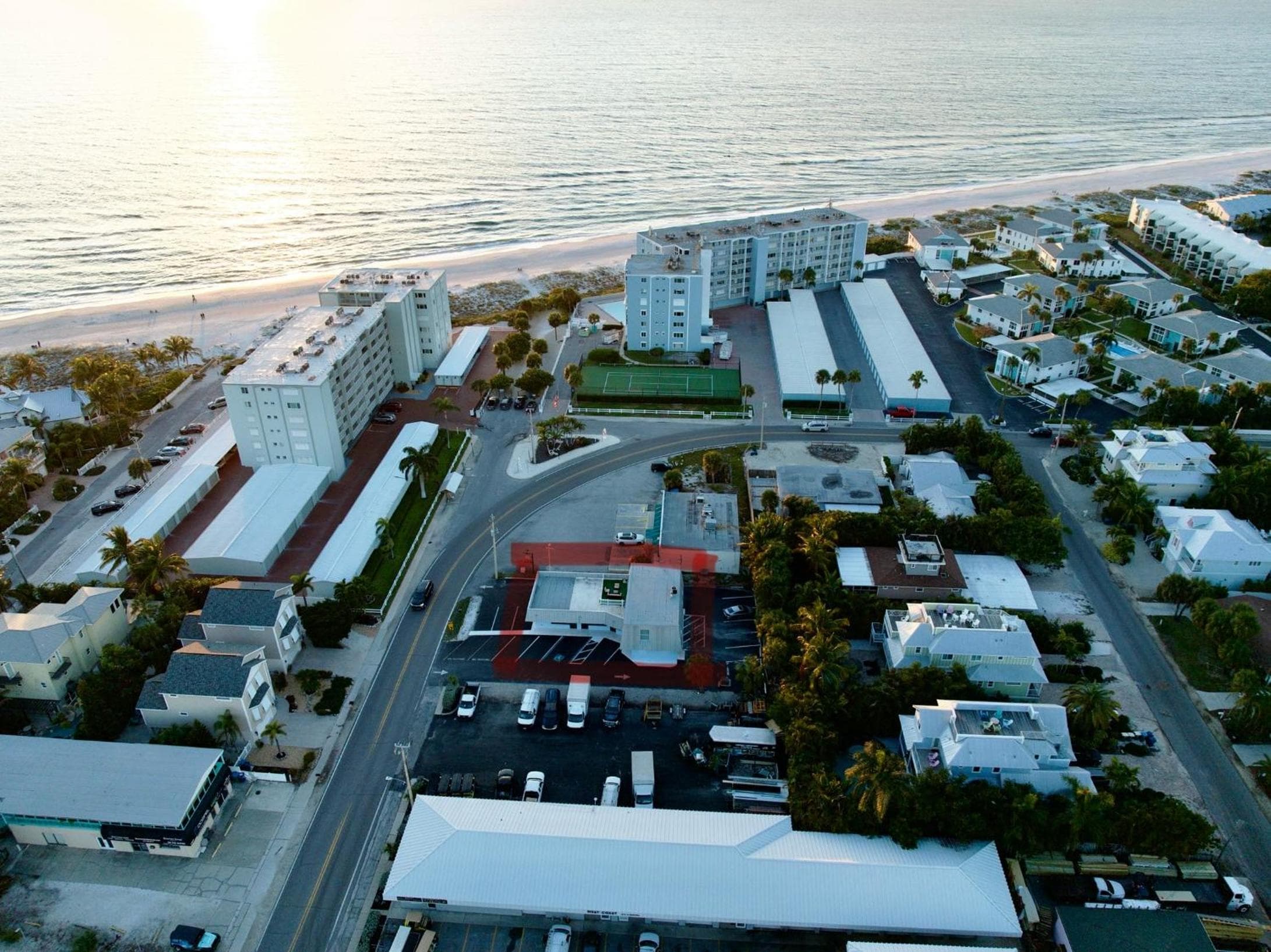 Luxury 2BR Oceanfront Condo with Rooftop Patio, 2 Minute Walk to the Beach!
