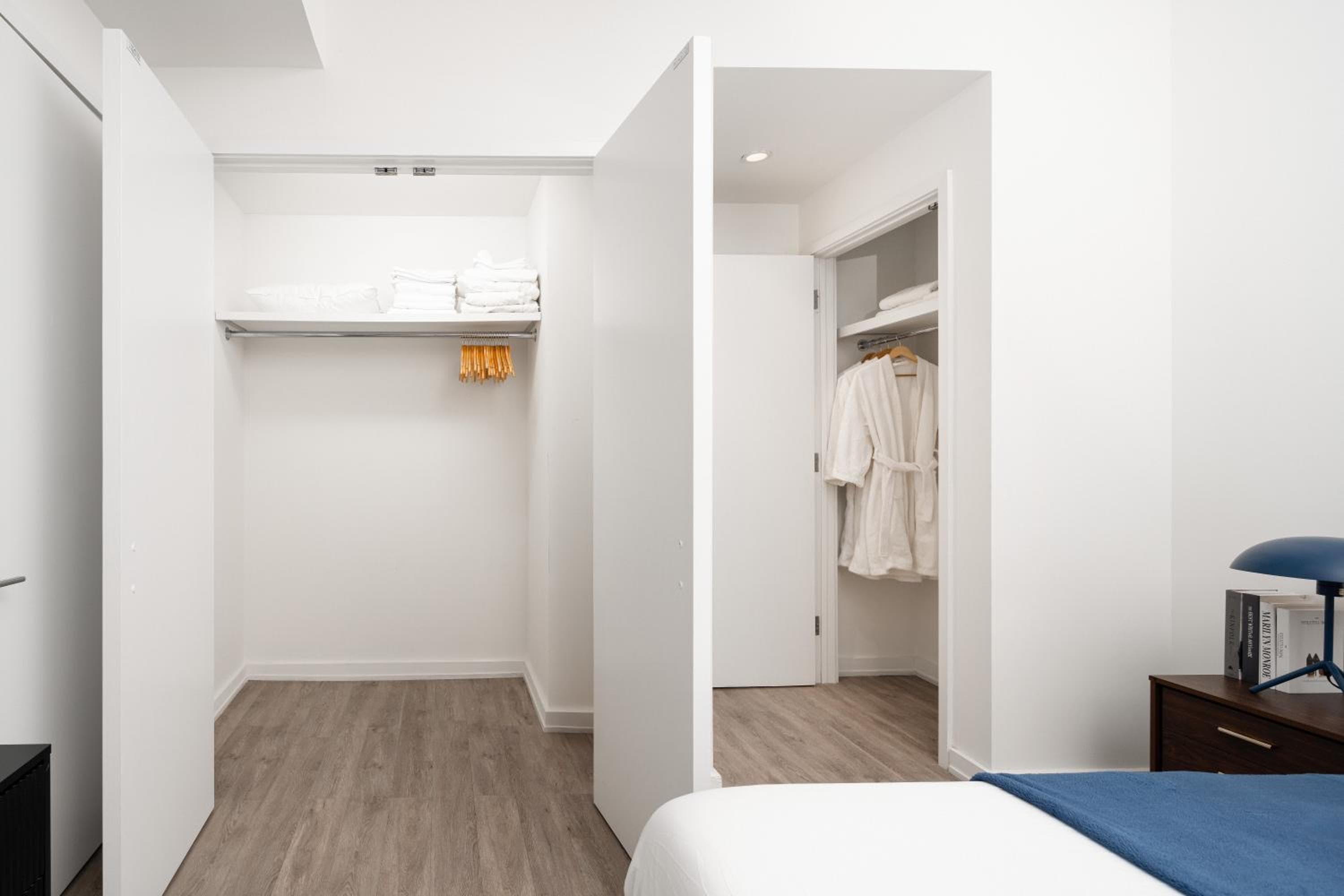 Luxury 2BD nr Wall St Gym Rooftop w/d