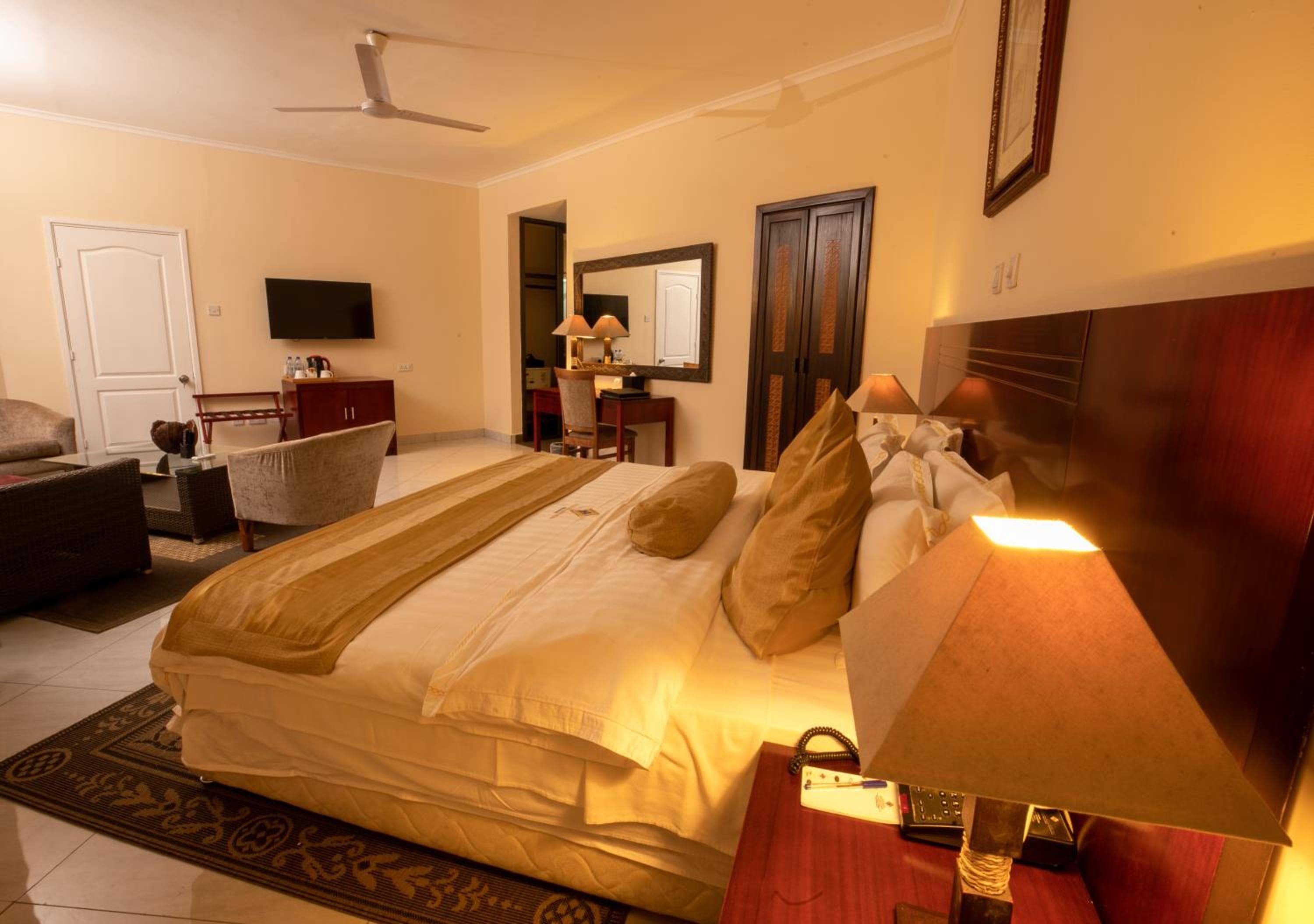 La Palm Royal Beach Hotel