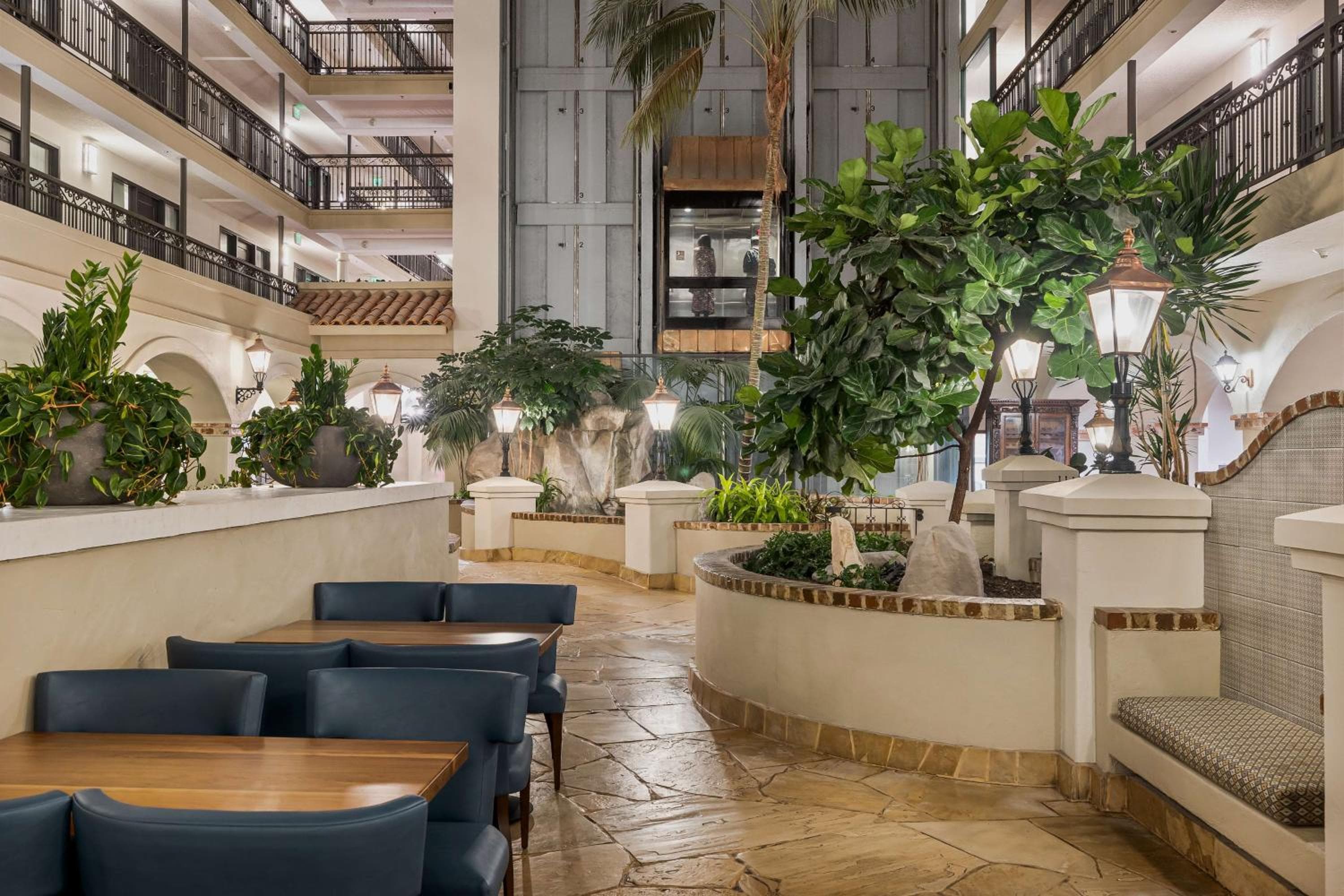 Embassy Suites by Hilton Los Angeles International Airport South