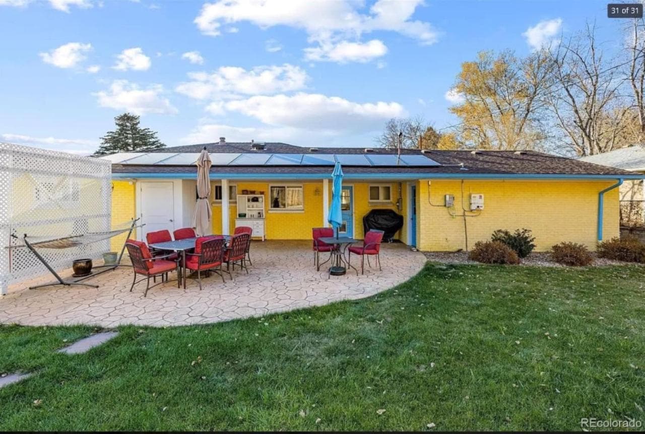 Sunny Beach House of Olde Town Arvada