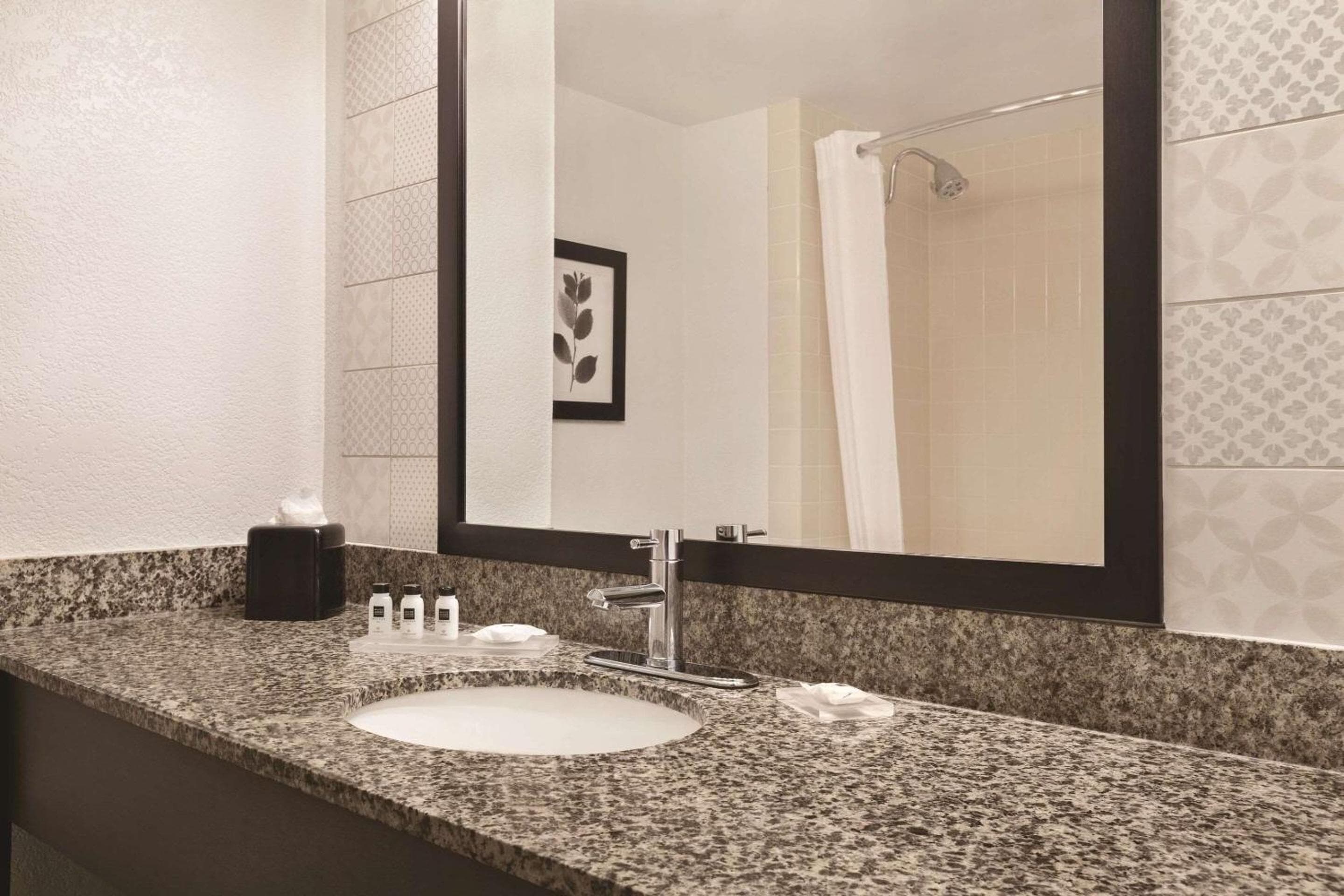 Country Inn & Suites by Radisson, San Diego North, CA