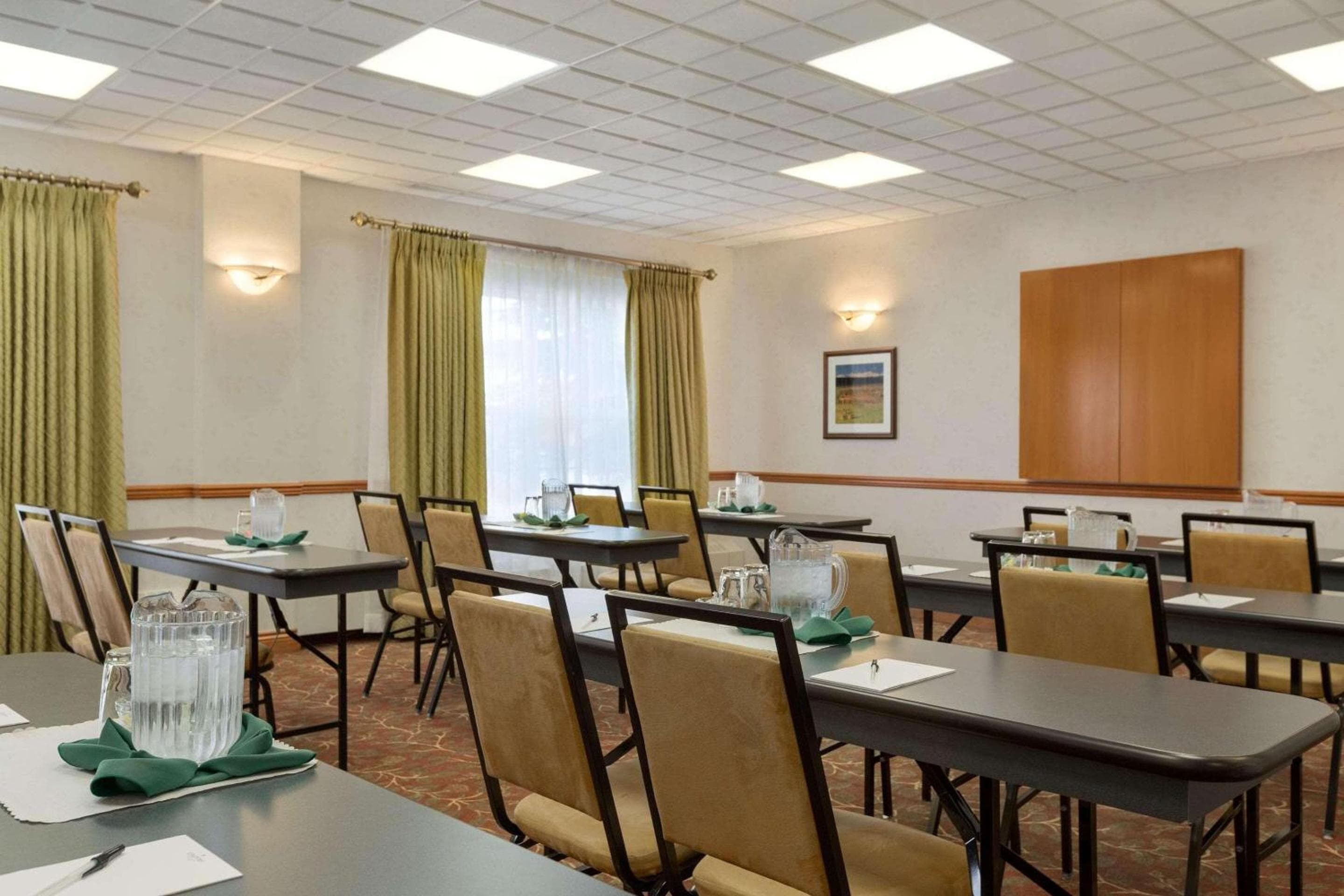Country Inn & Suites by Radisson, Calgary-Northeast
