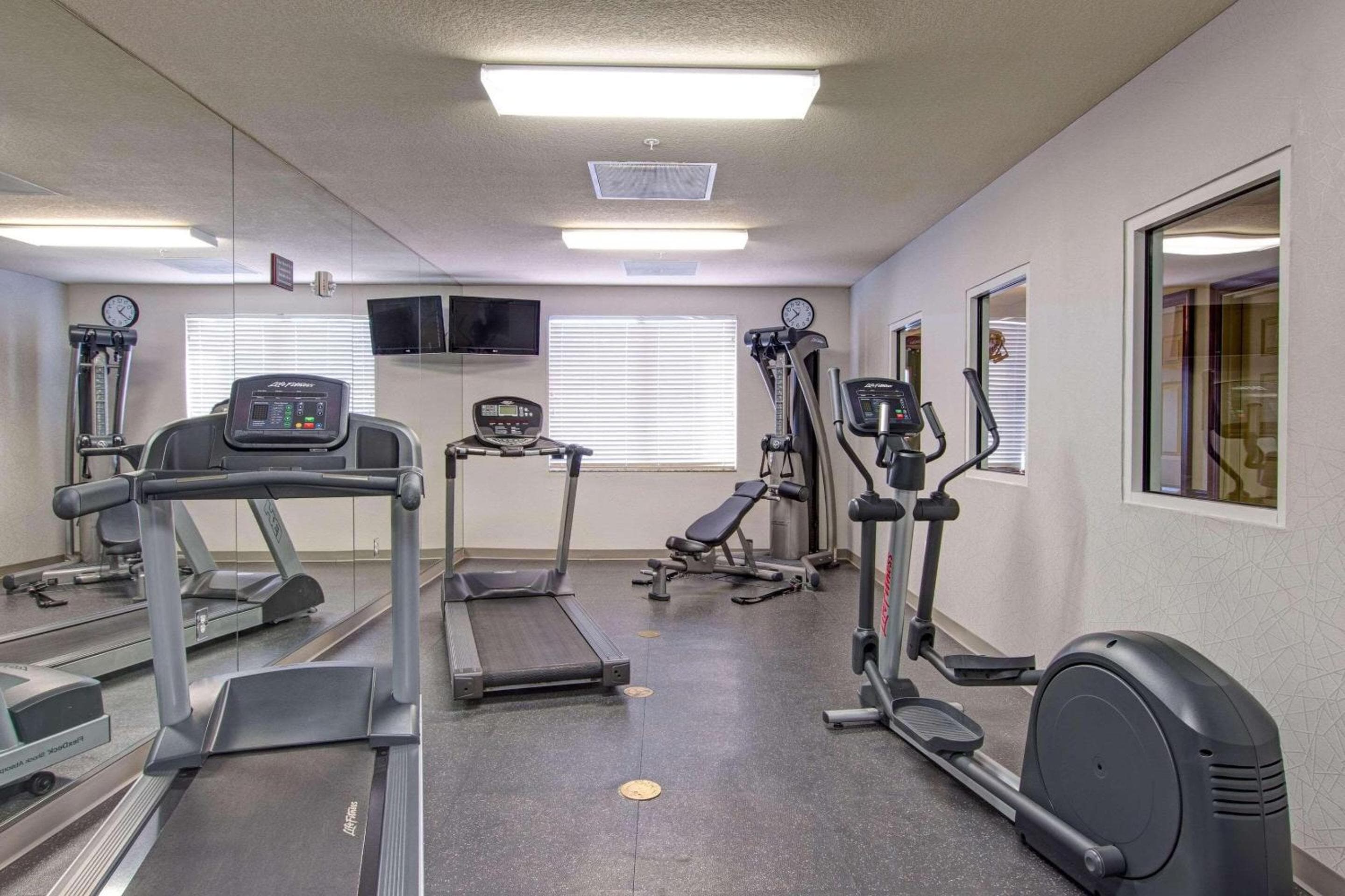 Country Inn & Suites by Radisson, St Petersburg - Clearwater, FL