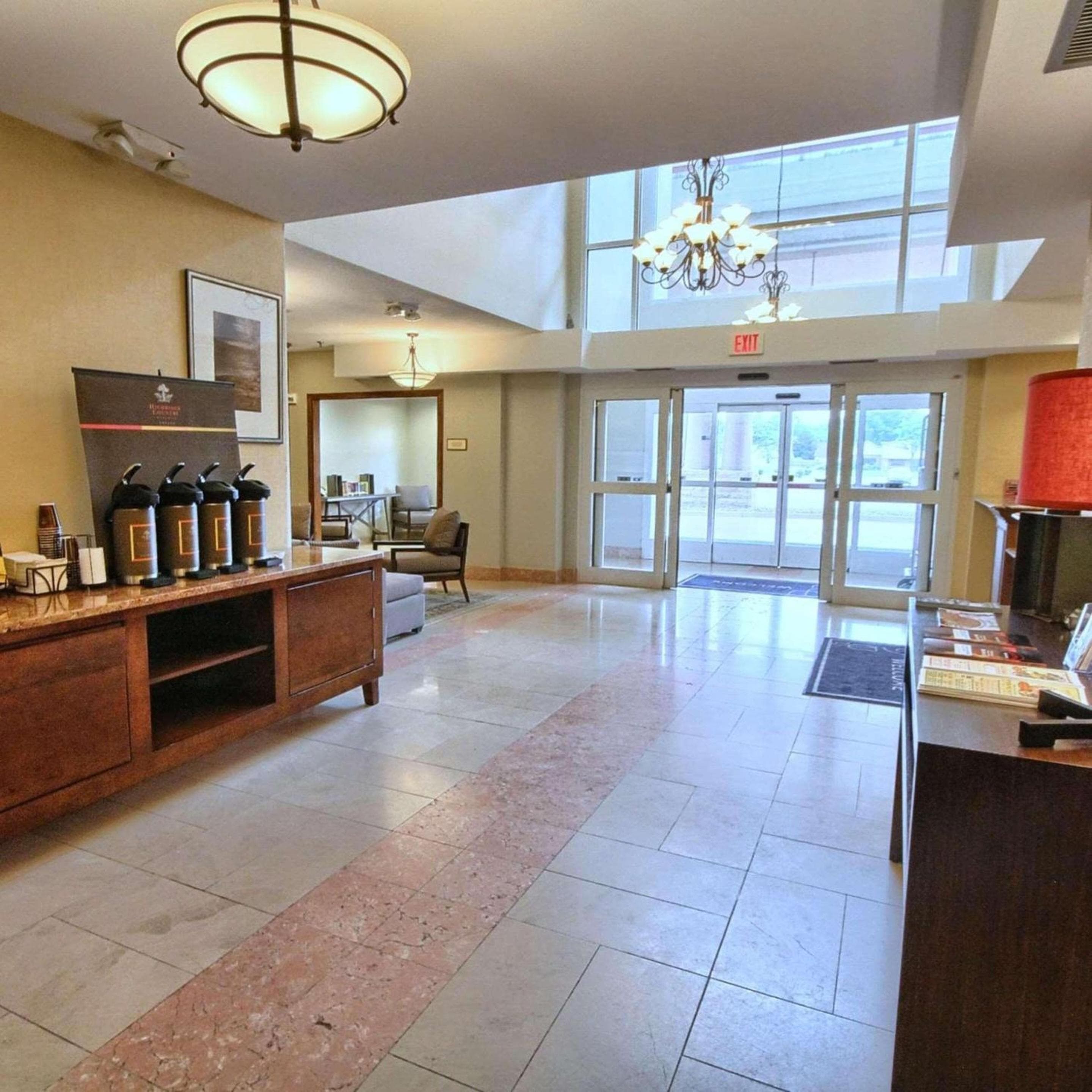 Country Inn & Suites by Radisson, Dearborn, MI