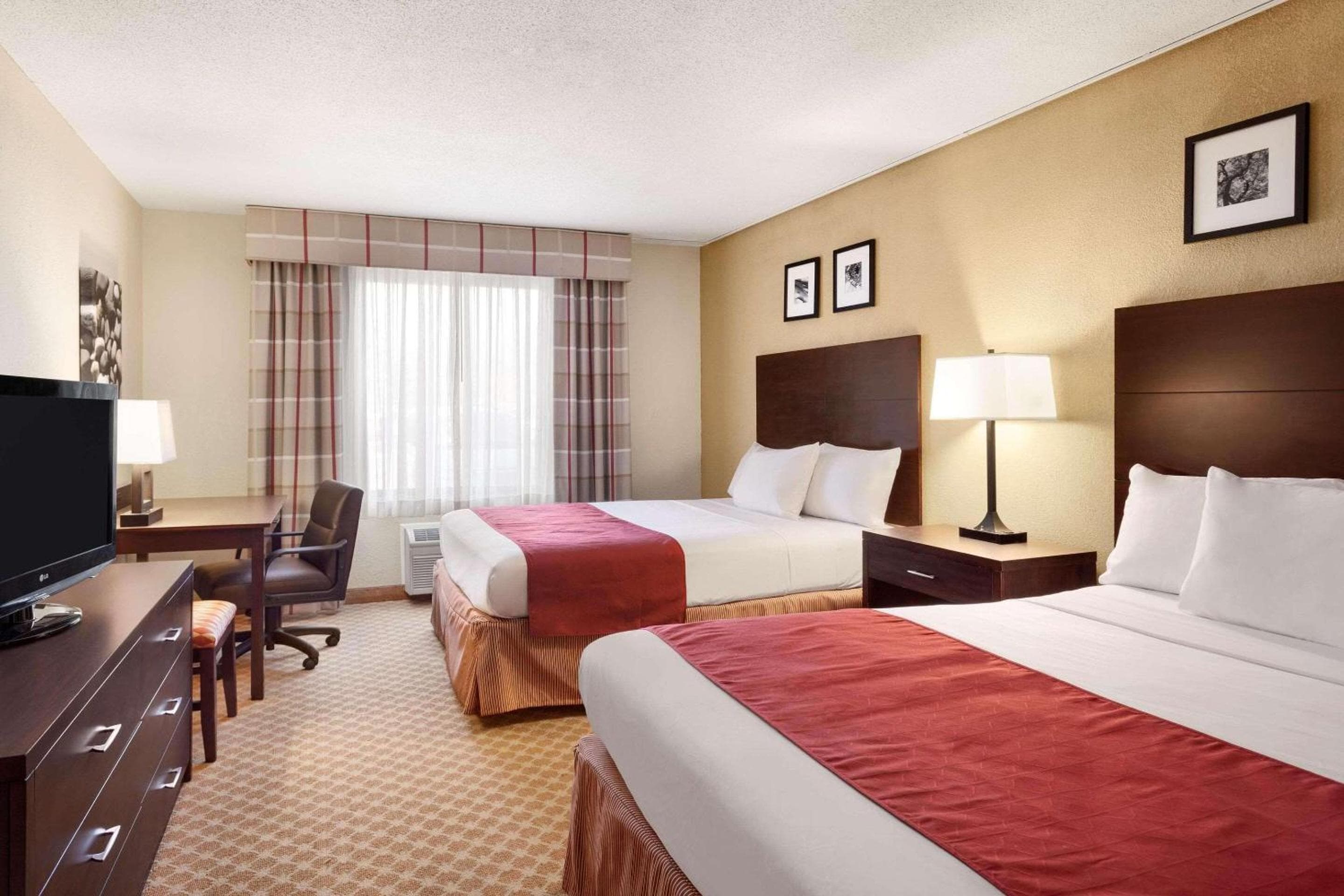Country Inn & Suites by Radisson, Near The National Sports Center, Coon Rapids, MN
