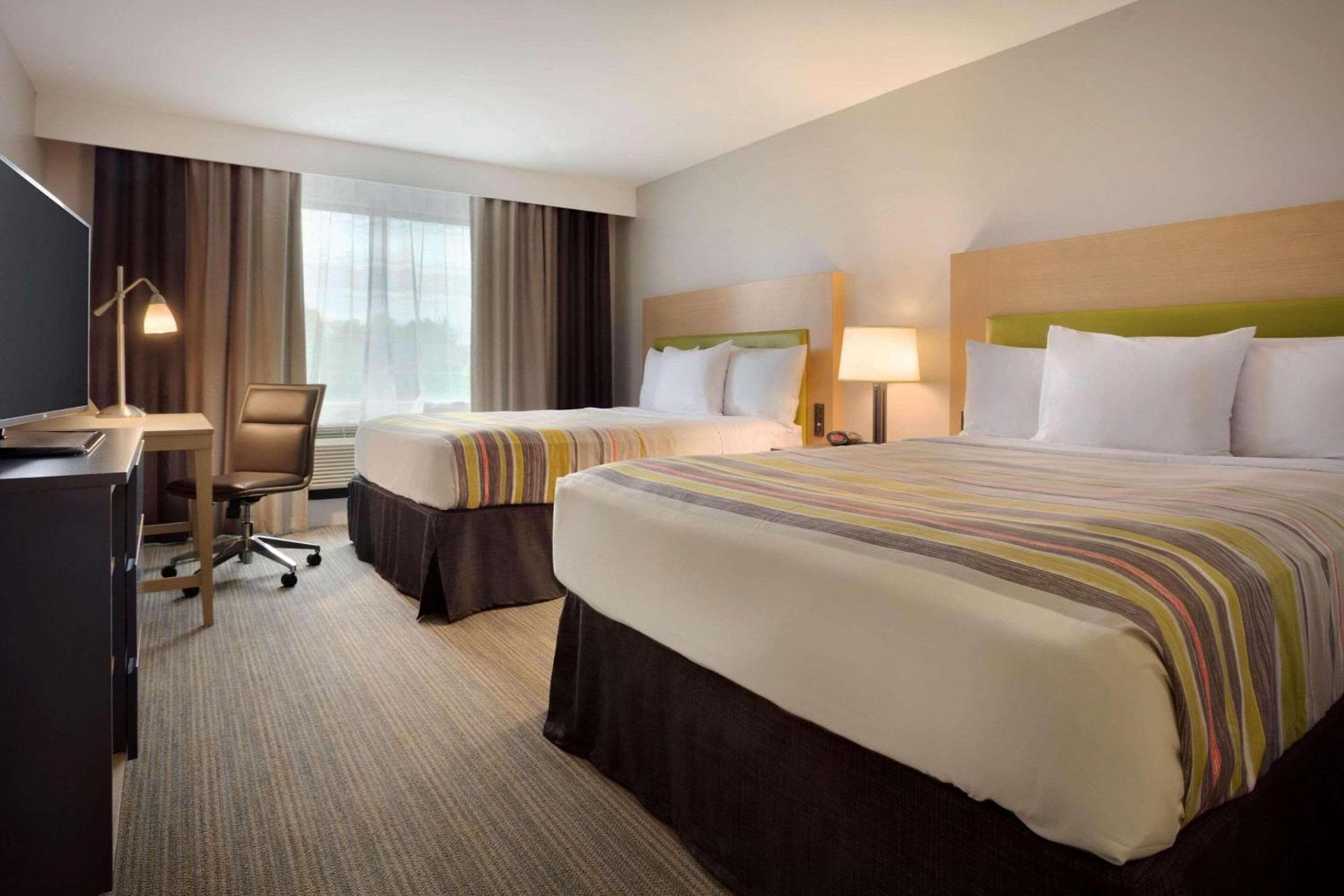 Country Inn & Suites by Radisson Asheville River Arts District