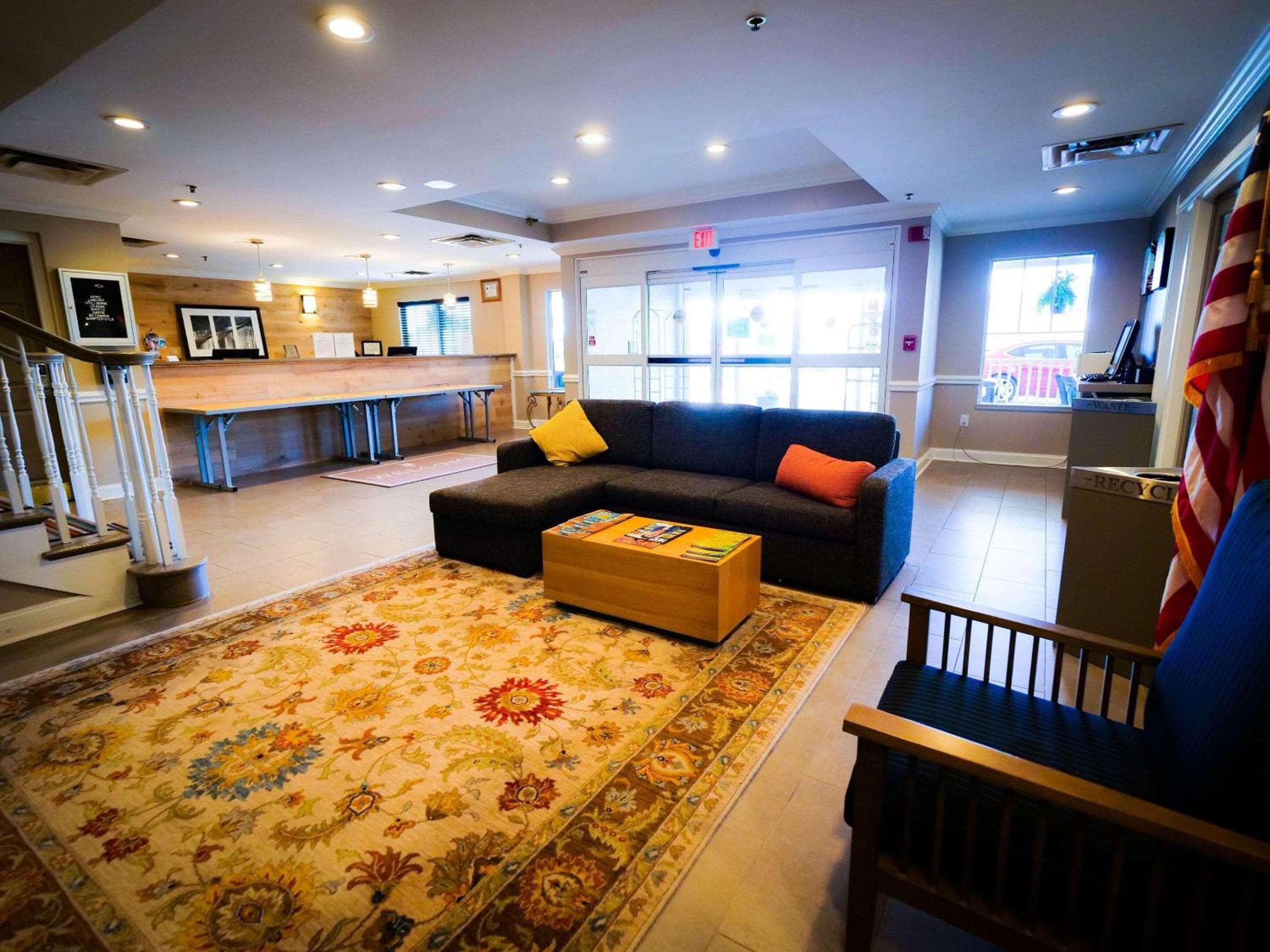 Country Inn & Suites by Radisson, Burlington Elon , NC