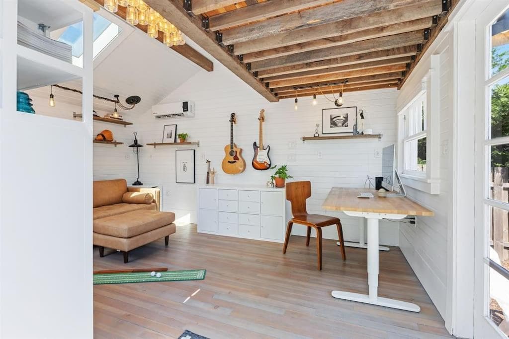 Our Sweet Retreat:1910 Restored Vintage Farmhouse