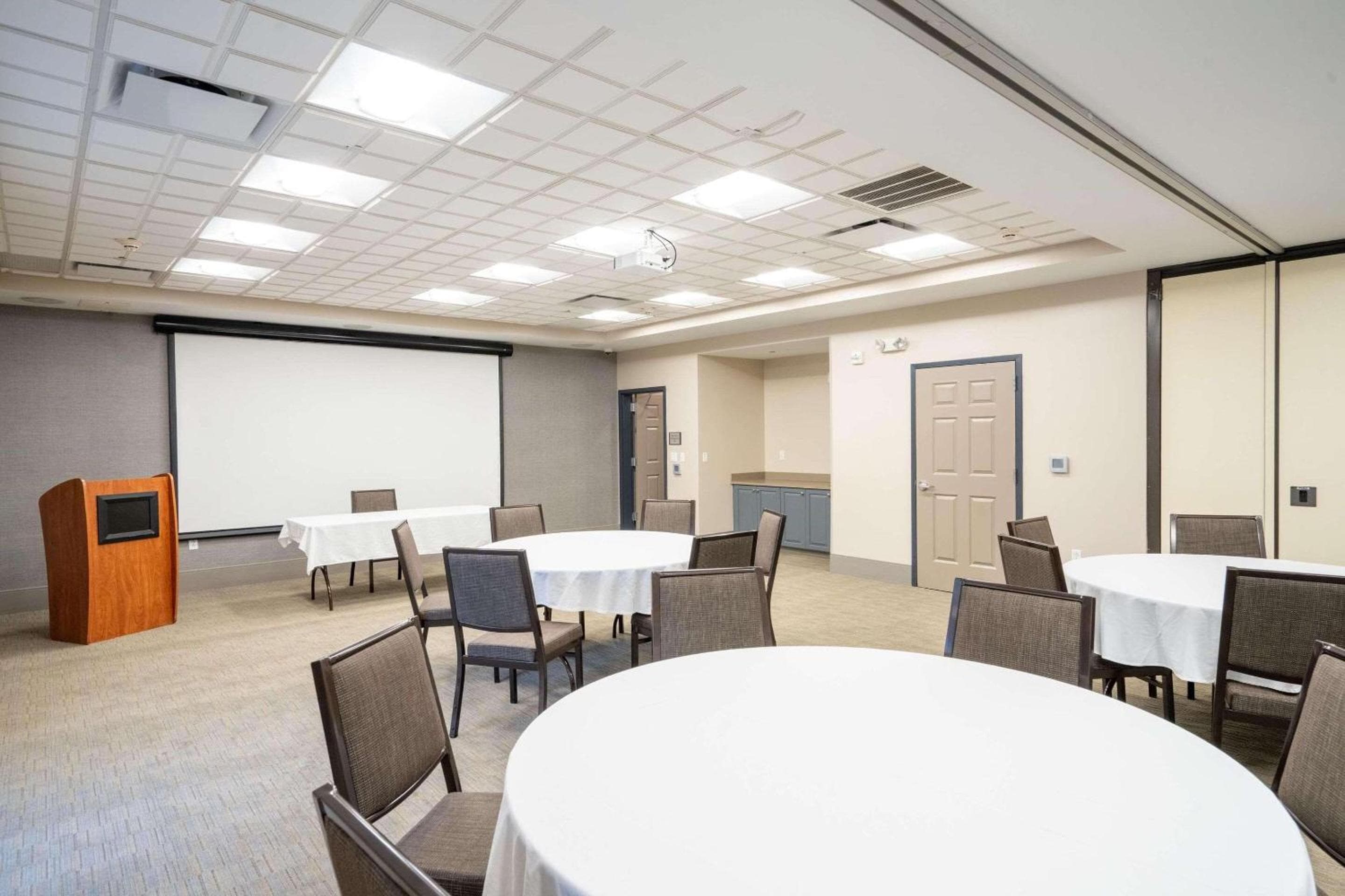 Country Inn & Suites by Radisson, State College Penn State Area , PA