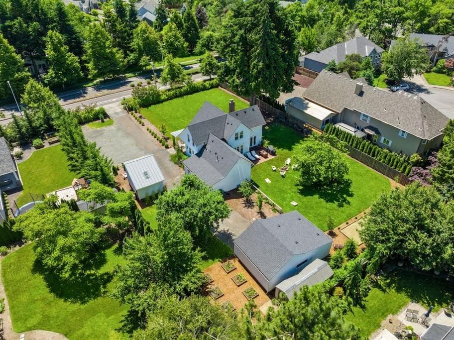 Our Sweet Retreat:1910 Restored Vintage Farmhouse