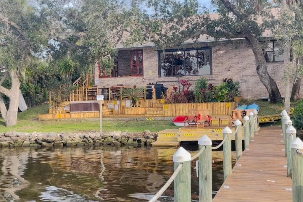 Pellicanus House on the Bay