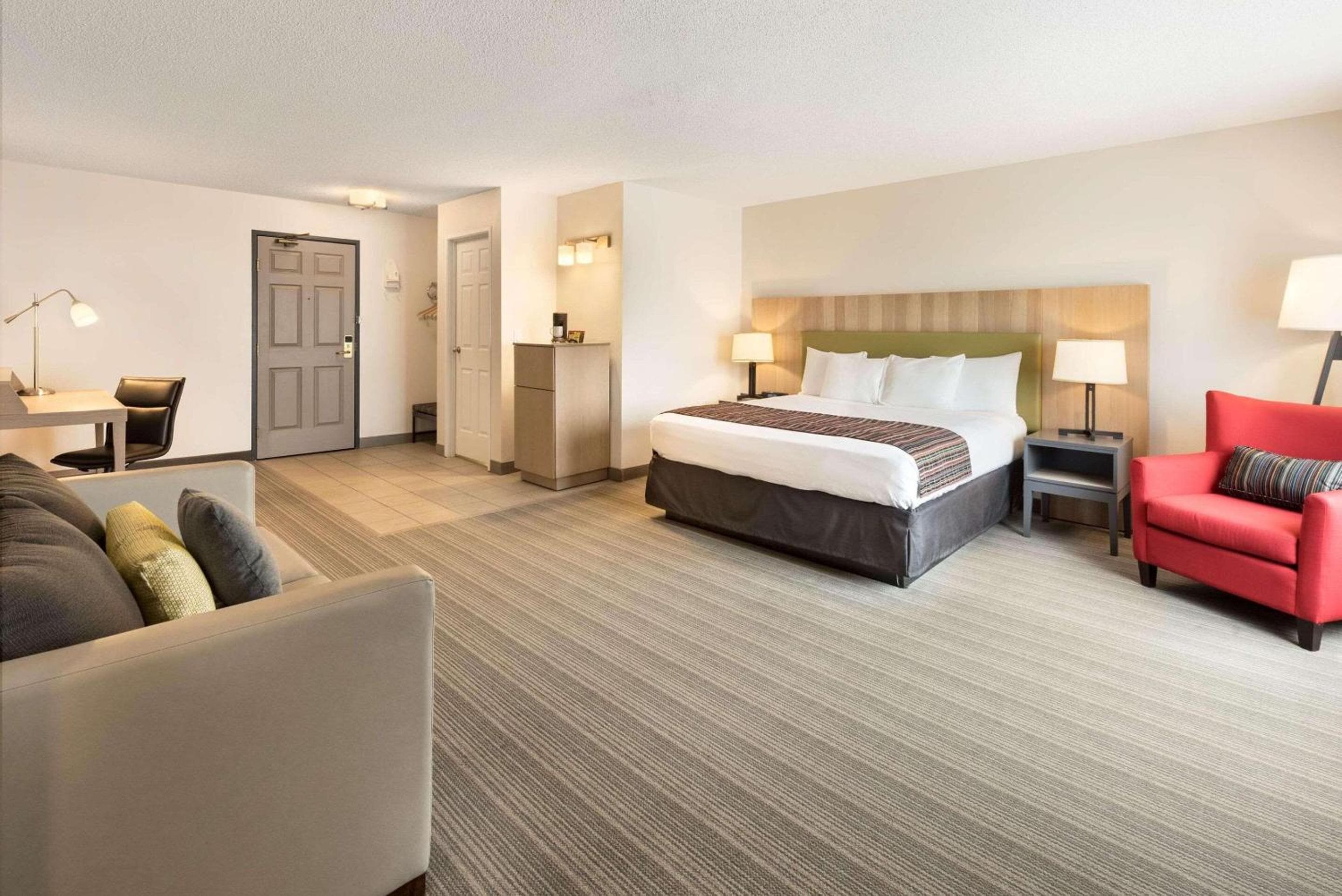 Country Inn & Suites by Radisson, Chippewa Falls, WI