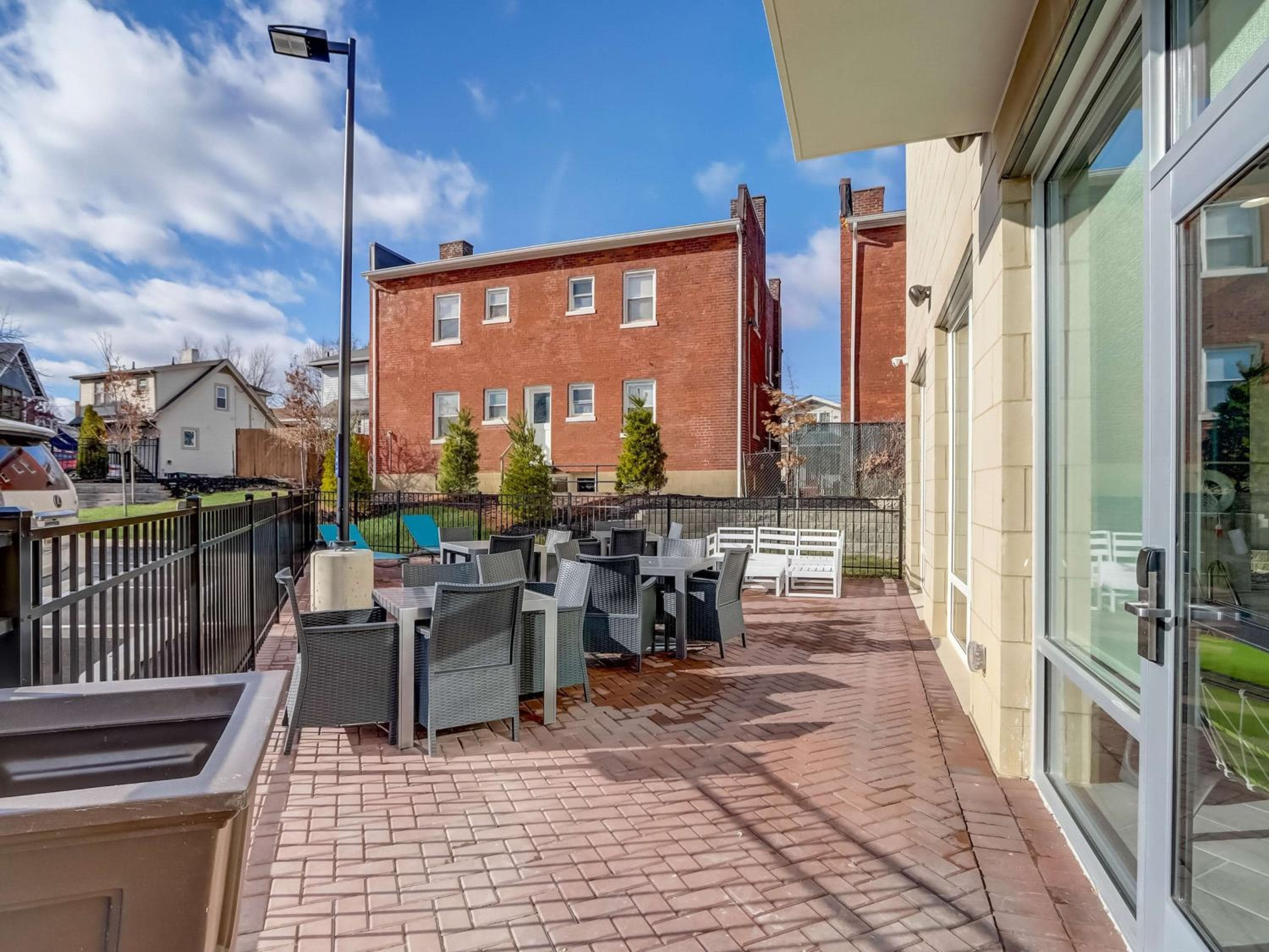 Hampton Inn & Suites Cincinnati Midtown Rookwood