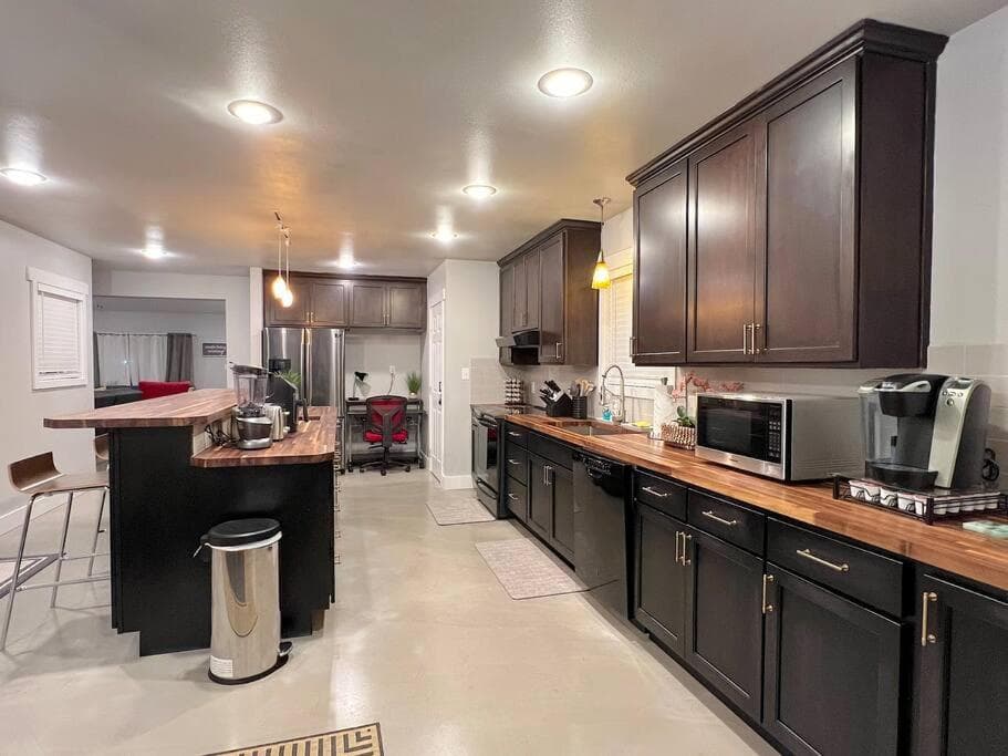 3BR Rambler w/ Large Kitchen near Boeing & Amazon
