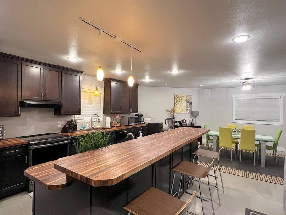 3BR Rambler w/ Large Kitchen near Boeing & Amazon