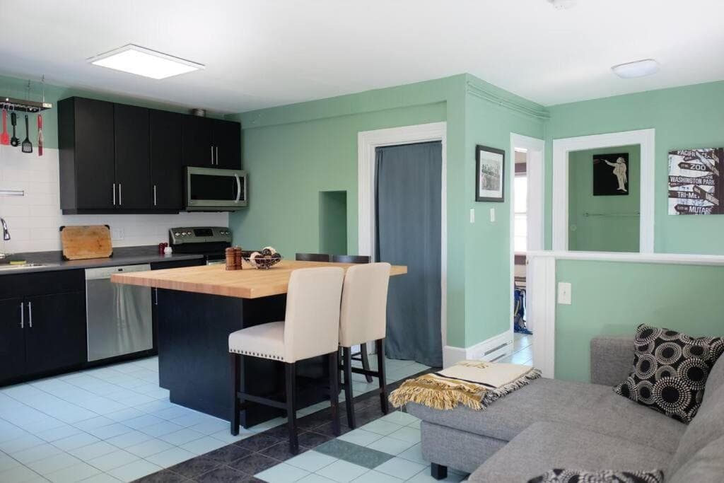 Comfy Apt, Top Floor, Excellent Kitchen