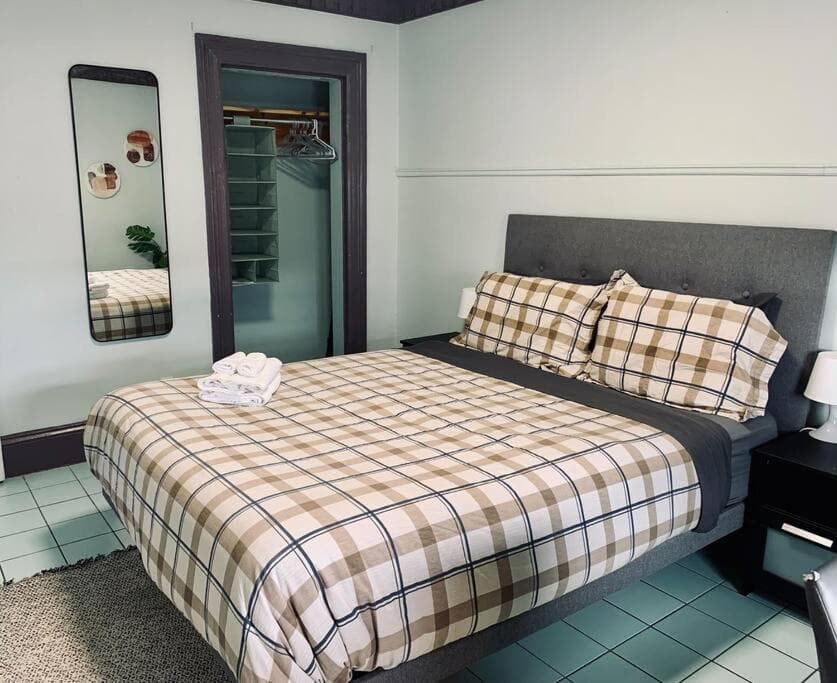 Comfy Apt, Top Floor, Excellent Kitchen