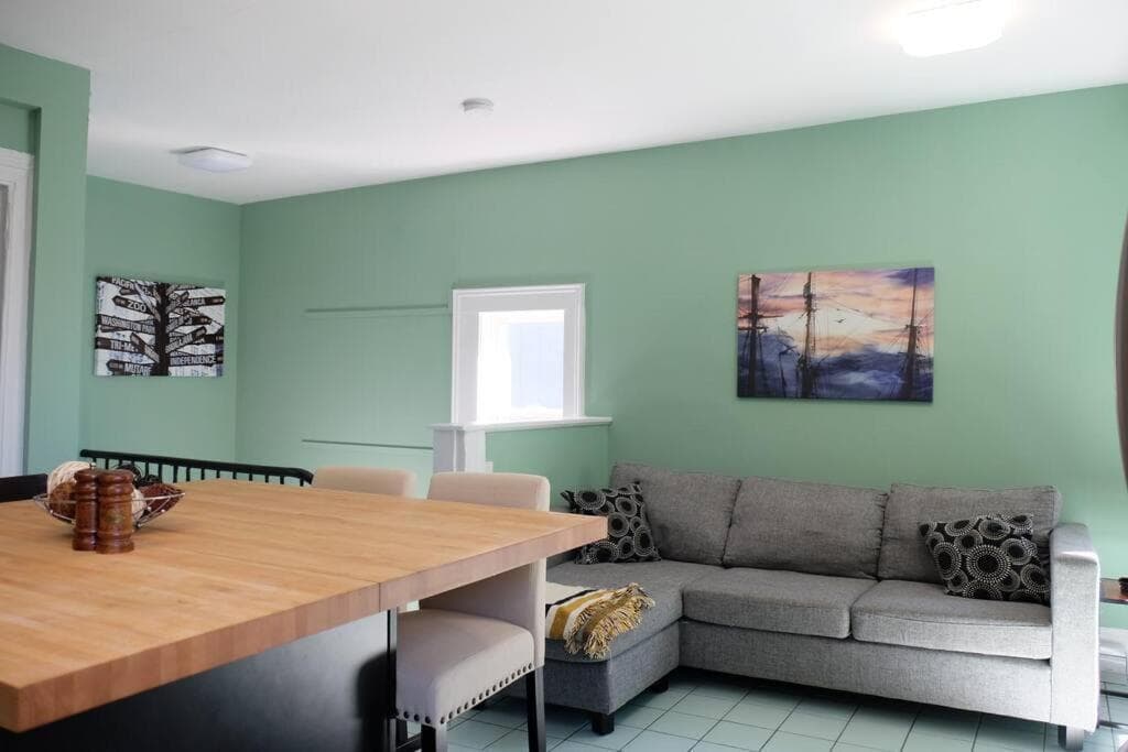Comfy Apt, Top Floor, Excellent Kitchen