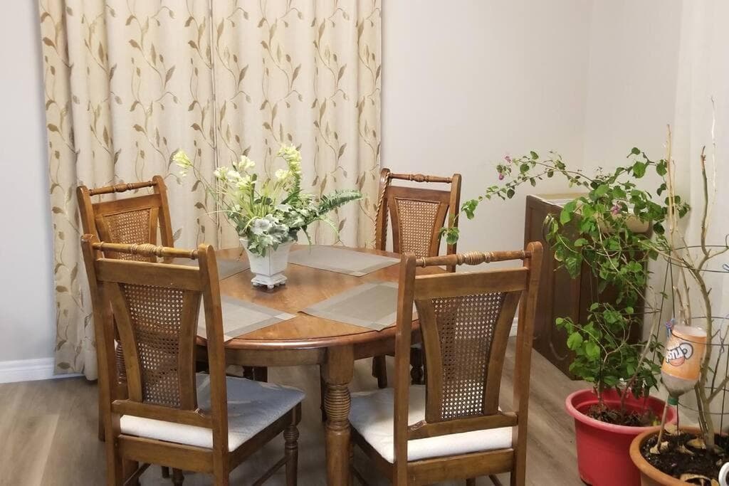 Cozy Luxurious Detached 4 Bedroom House