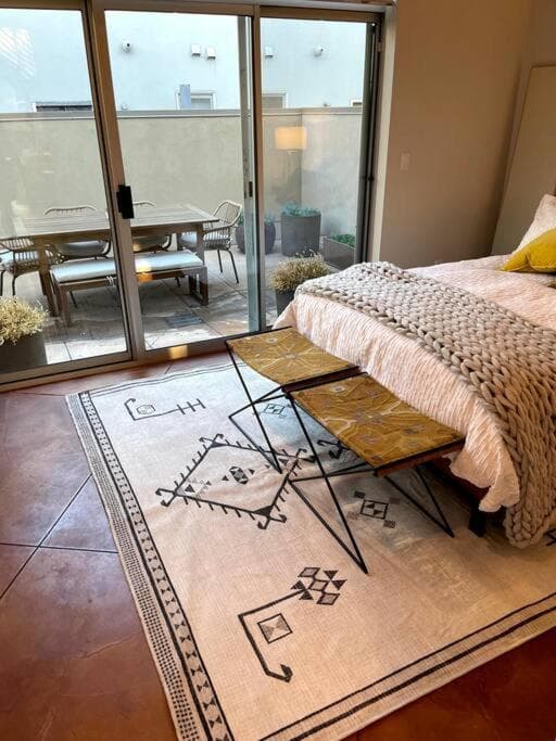 Beautiful Pearl Street Condo--30 day minimum stay