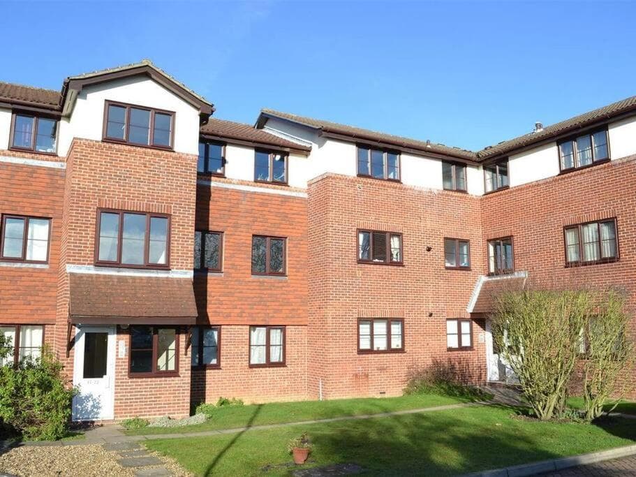 Apartment in Epsom With Free Parking