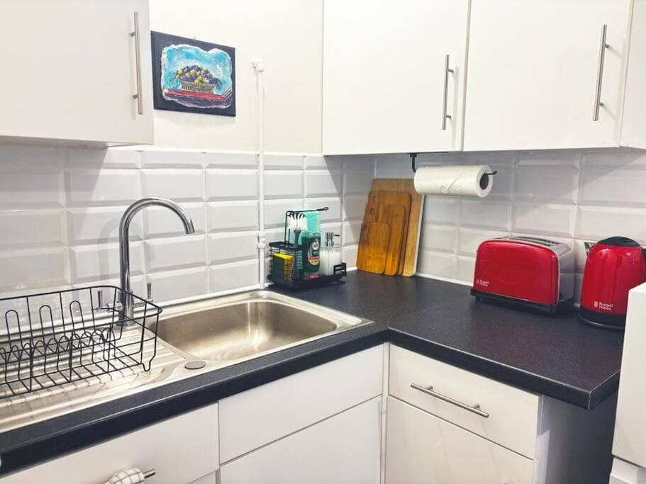Apartment in Epsom With Free Parking