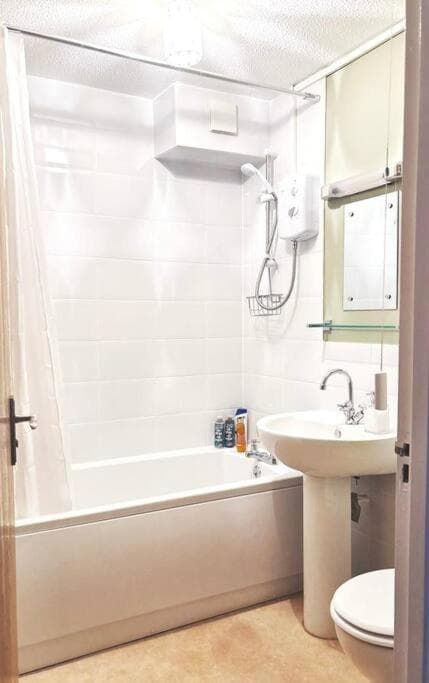 Apartment in Epsom With Free Parking
