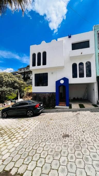 Casa amplia con vista de altura