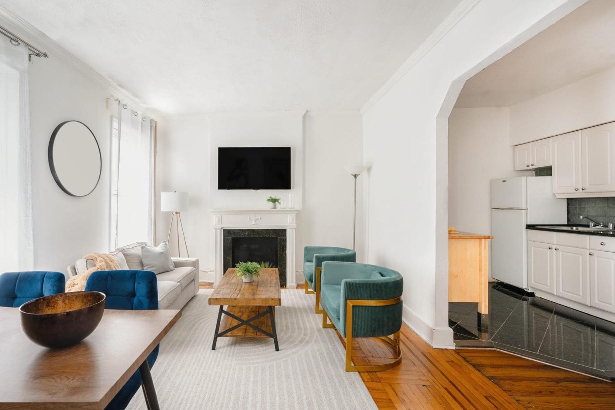 61-2C Prime UES 2BR Newly furnished best value