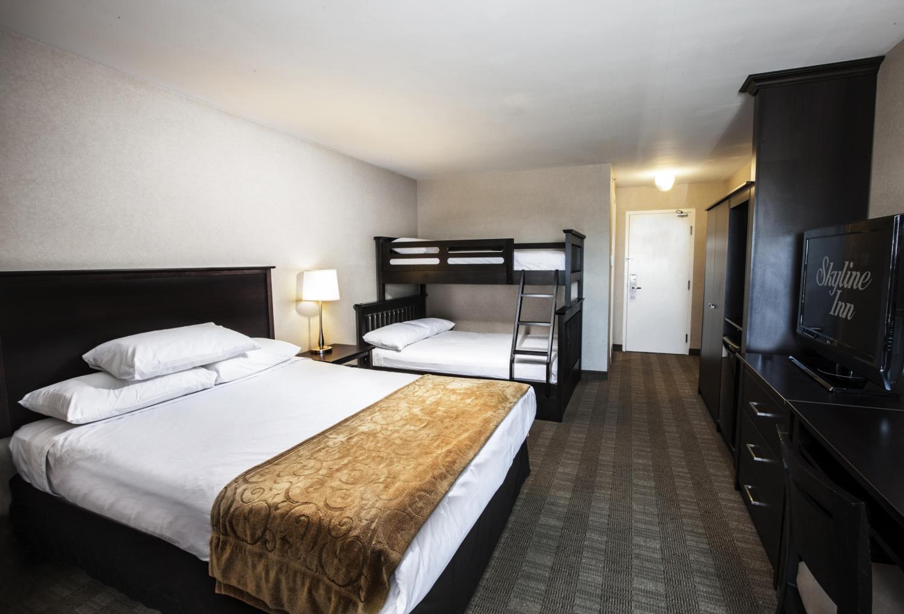 Skyline Hotel & Waterpark