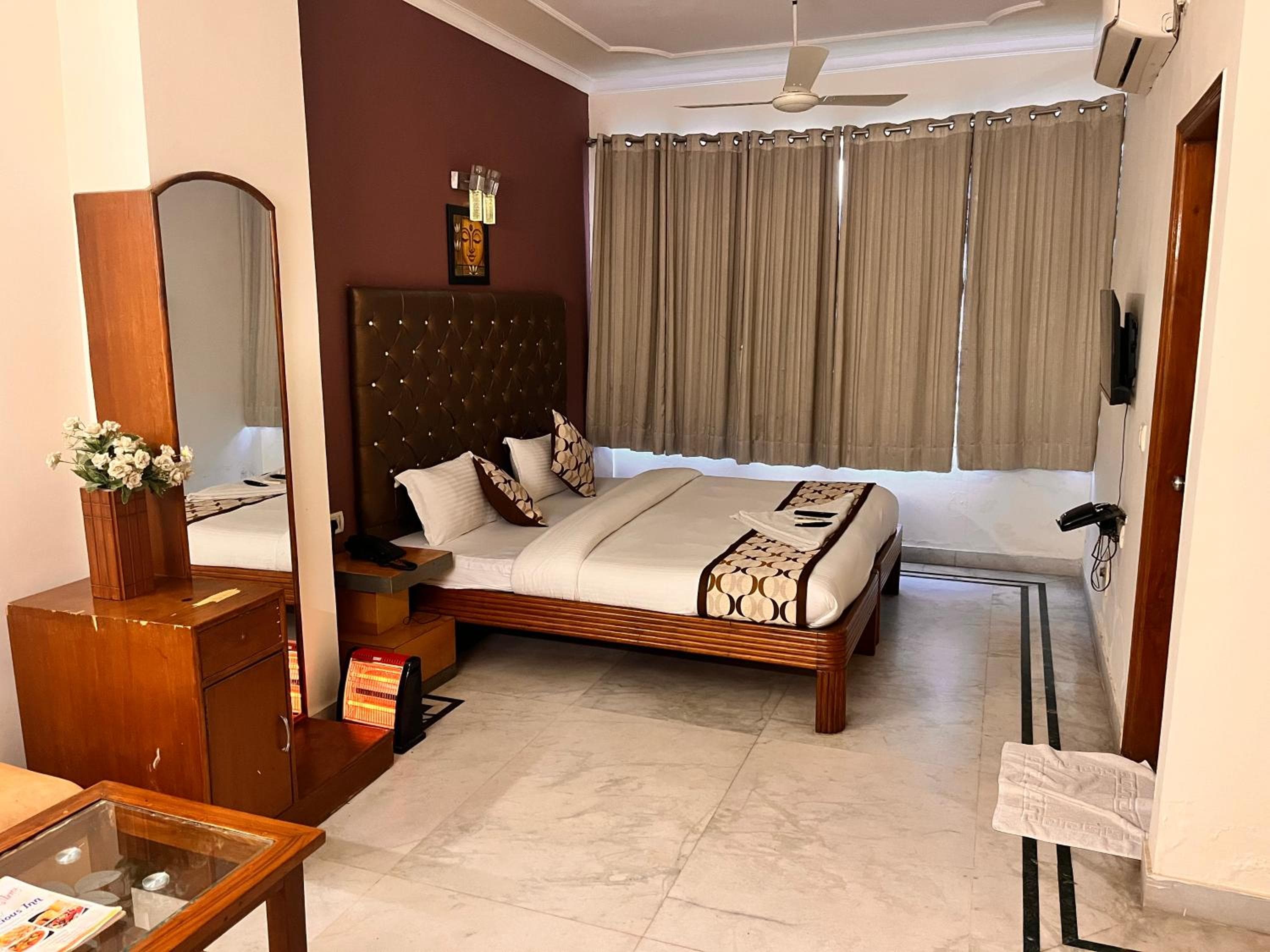 Hotel Gracious - Civil Line