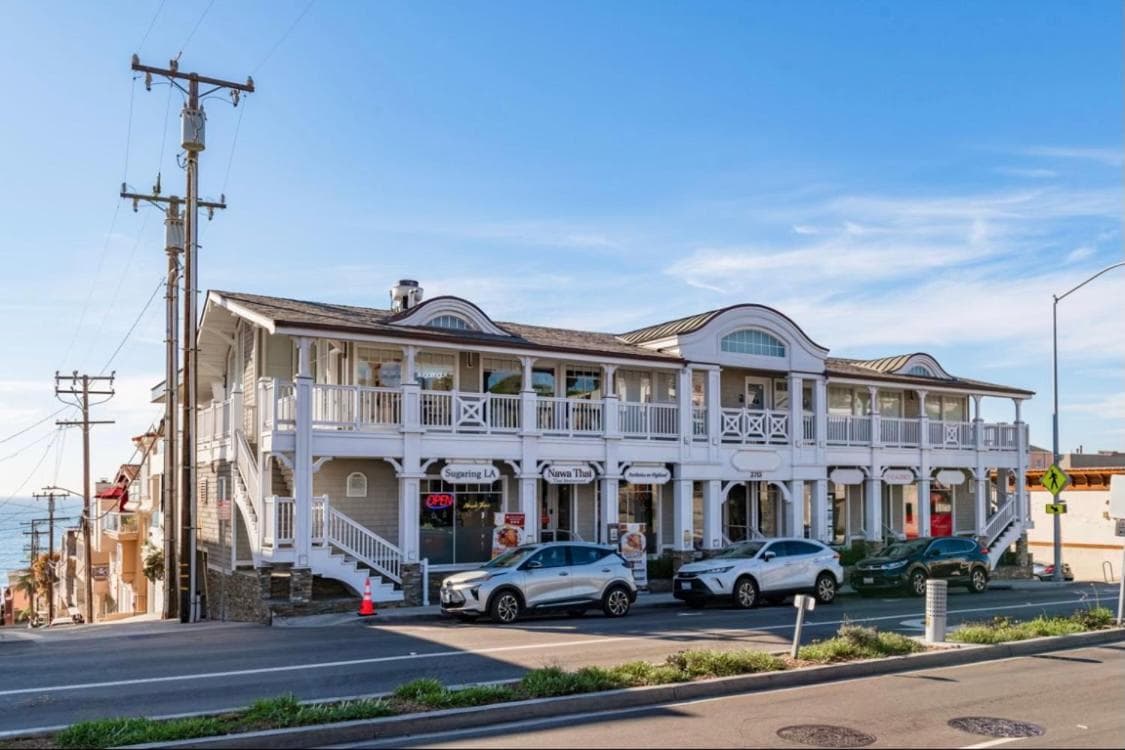 Amazing location! Luxurious beach cottage.Ocean views