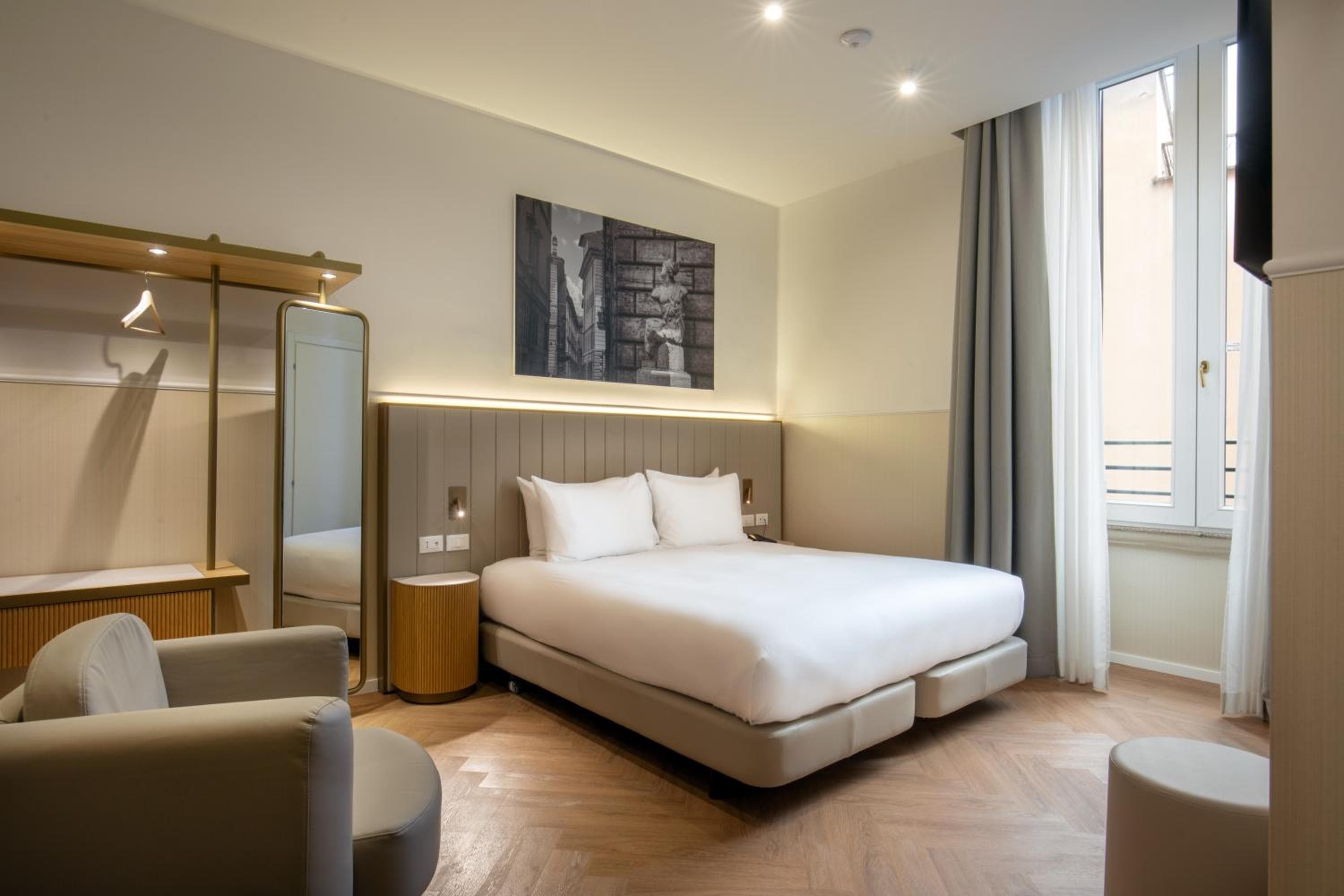 Cosmopolita Rome Colosseum, Tapestry Collection by Hilton