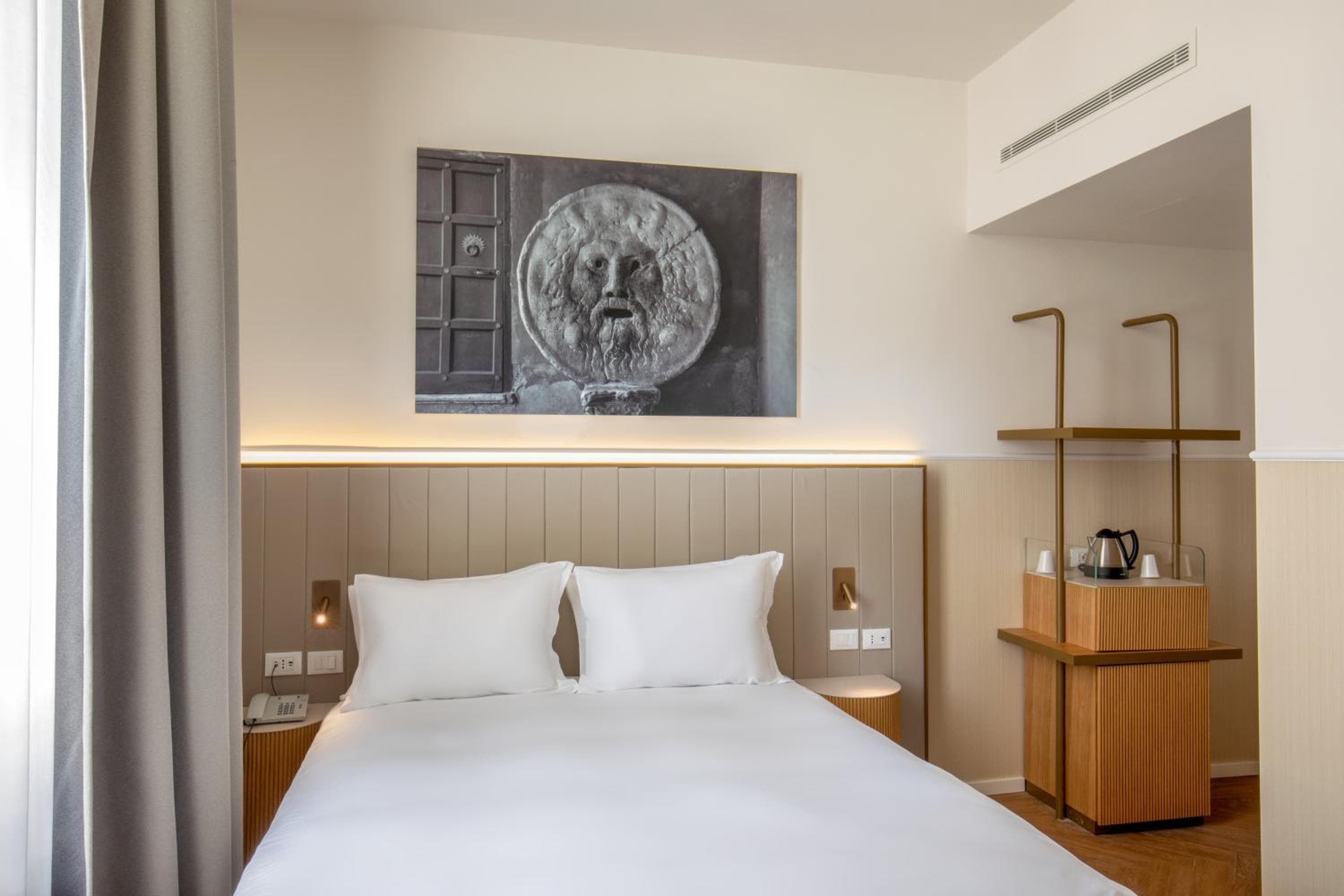 Cosmopolita Rome Colosseum, Tapestry Collection by Hilton