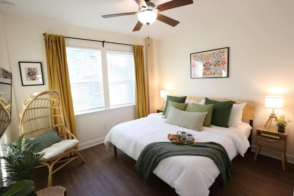 The Botanical Suite Newly Built Upscale Central