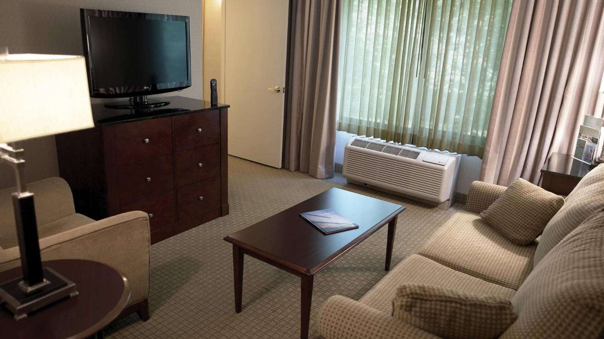 DoubleTree by Hilton Charlotte Airport