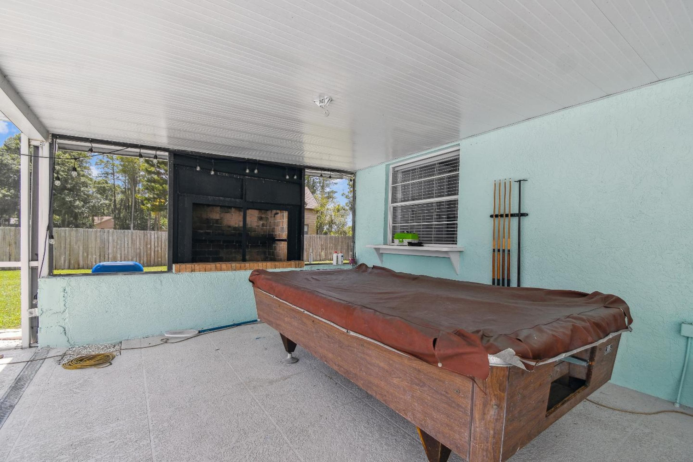 Lake House Westchase area. Heated Pool Waterfront!