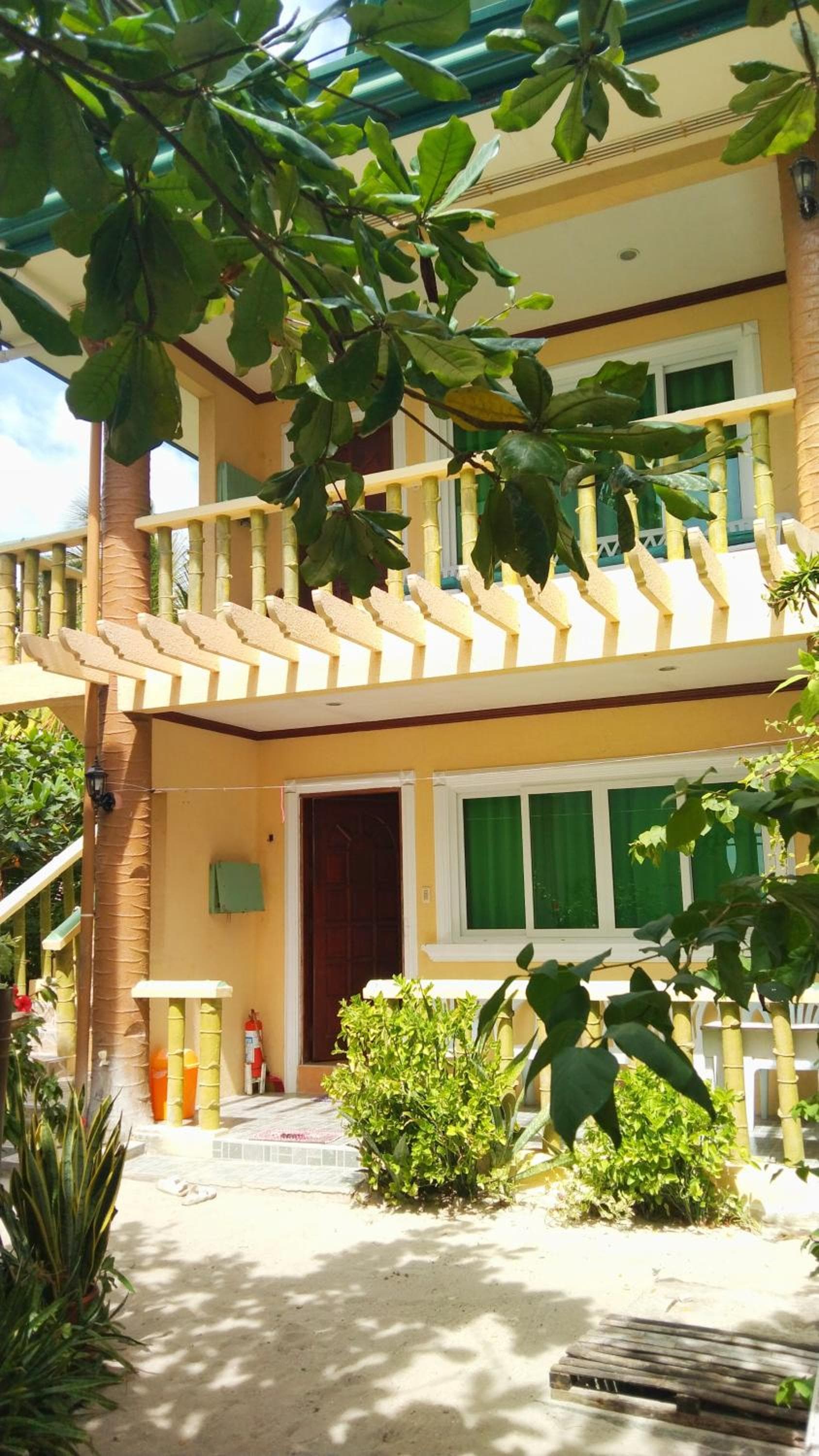 HMC GUESTHOUSE -Malapascua Island Air-conditioned Room #1
