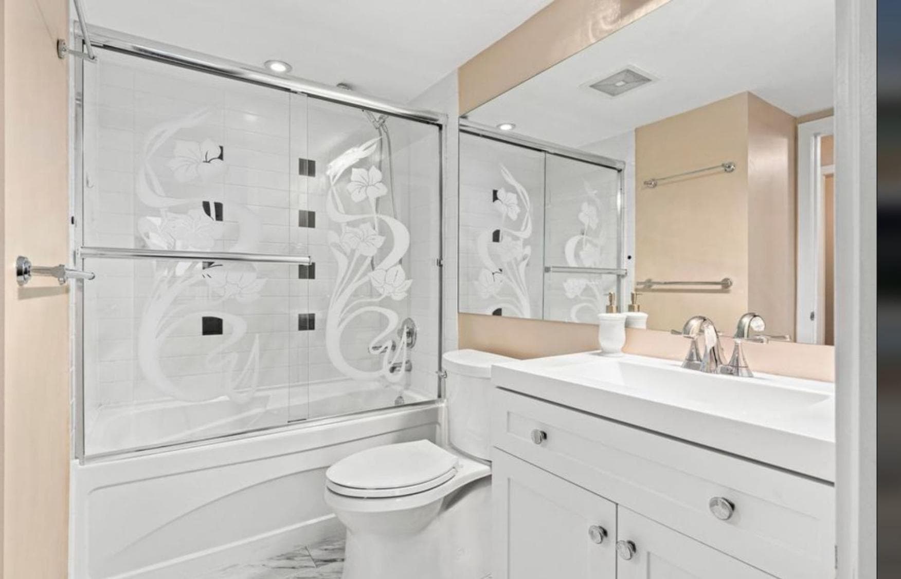 Downtown Vancouver 1-bedroom condo high-rise