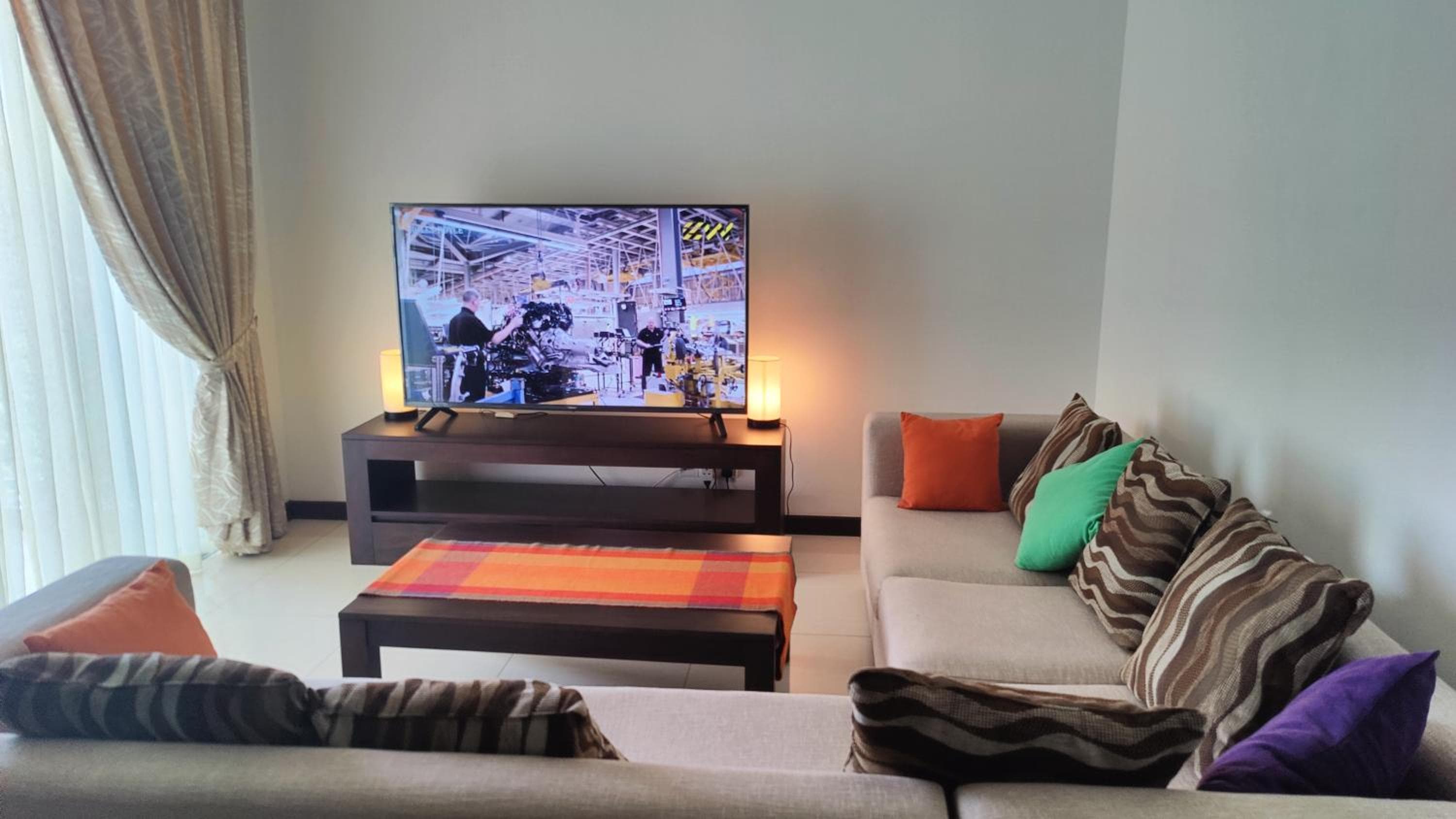 Cozy 2 BR Apartment with pool by Ceylon Vacation